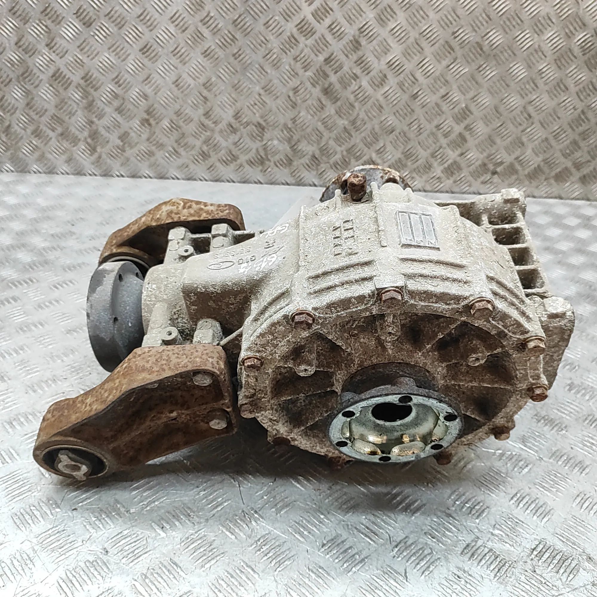 Maserati GranTurismo / GranCabrio tagadiferentsiaal 3513313, 270982 Rear Differential MASERATI GRAN...