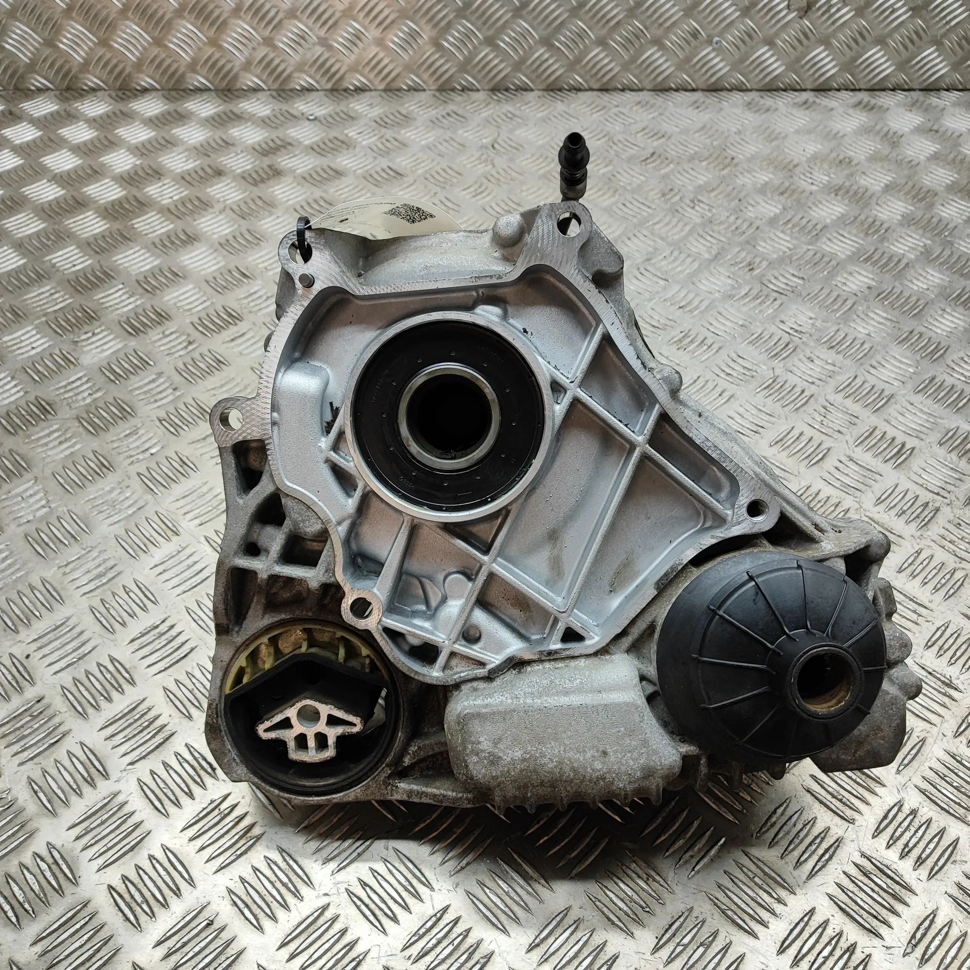 BMW 4 (F32 / F33 / F36) Transfer case Transfer case — BMW 4 / i4 (G22, G23, G26, G82,...