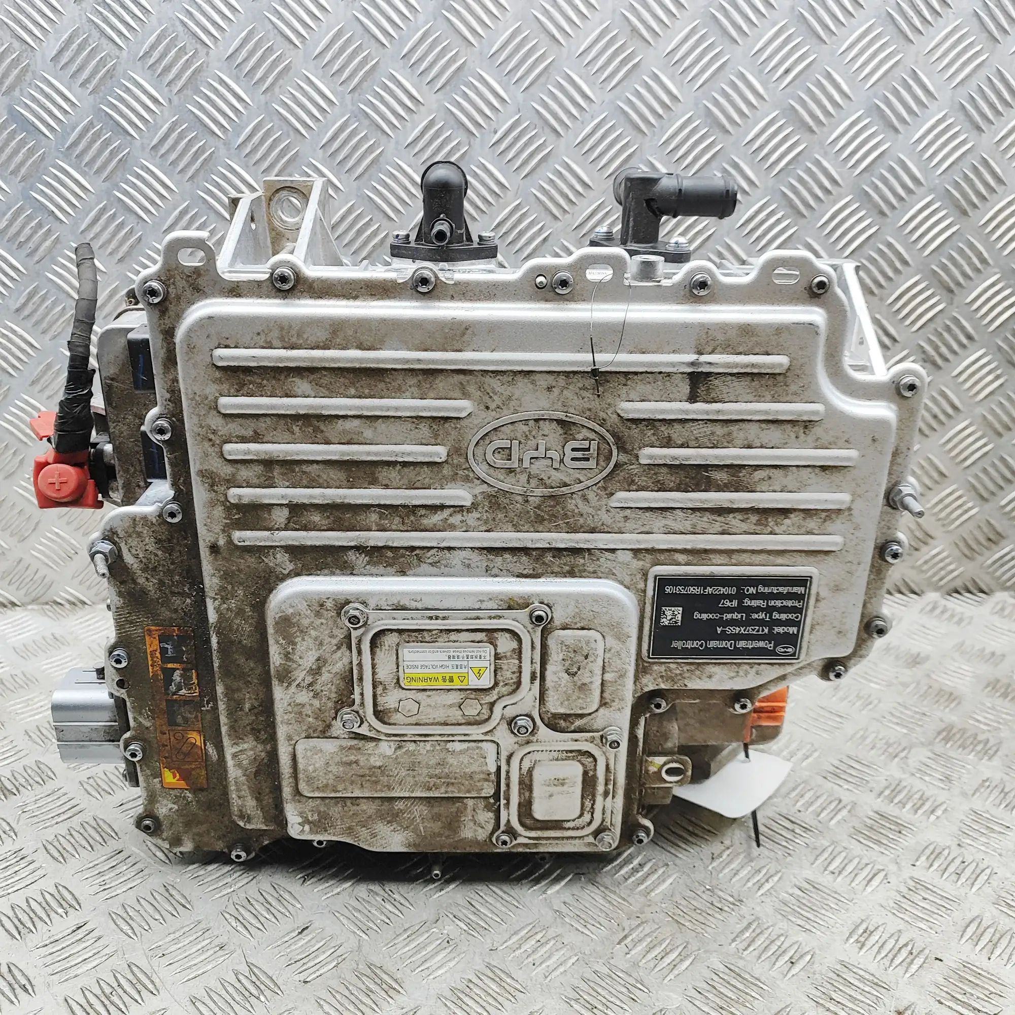 BYD Dolphin инвертор EM2E-2142700LY Inverter BYD DOLPHIN (2021-...)
...