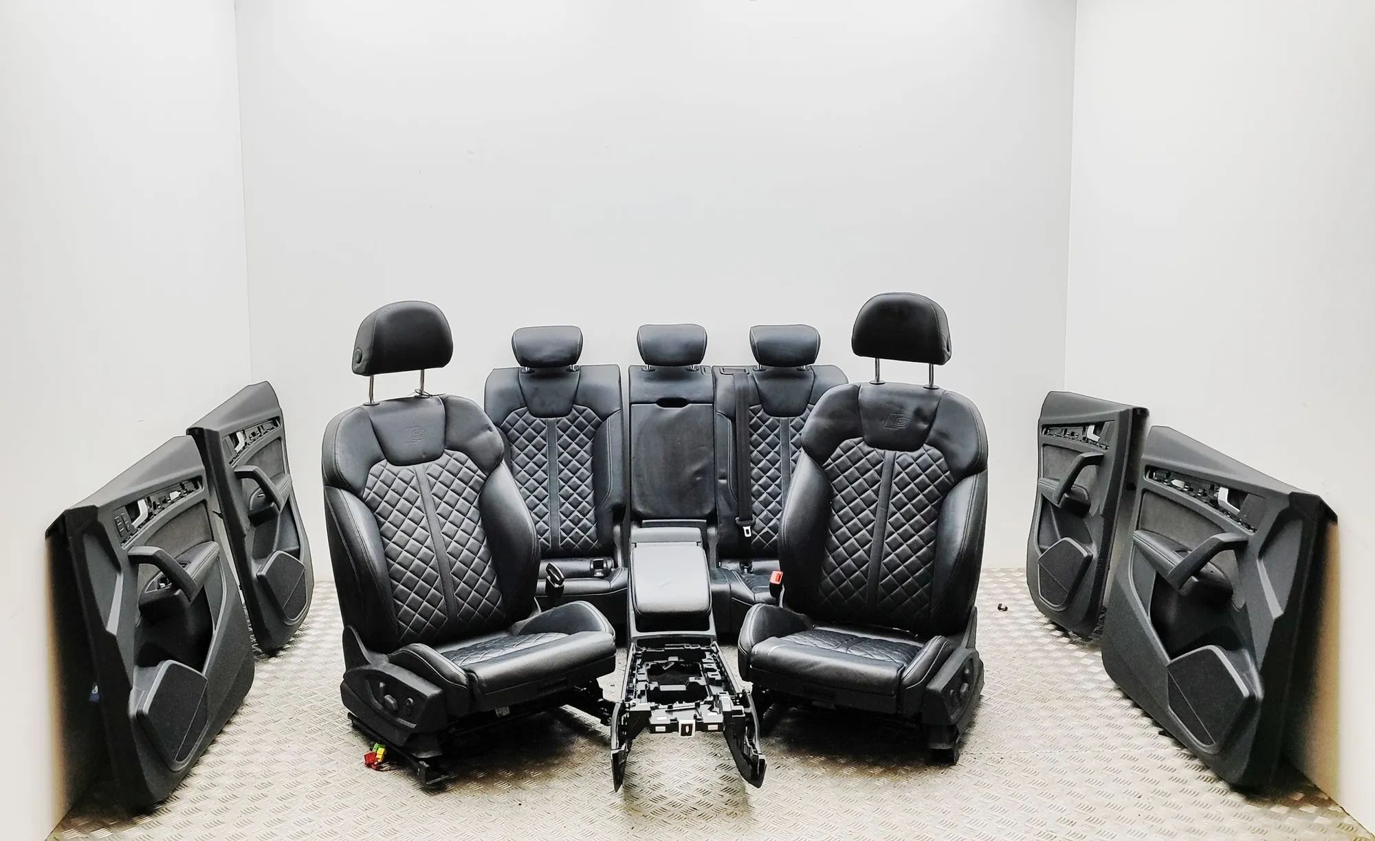 Audi Q5 (FY) Interior Seats W/ Door Cards Kit 80A881106, 80A883107B, 80A883108B, 80C863241, 8...