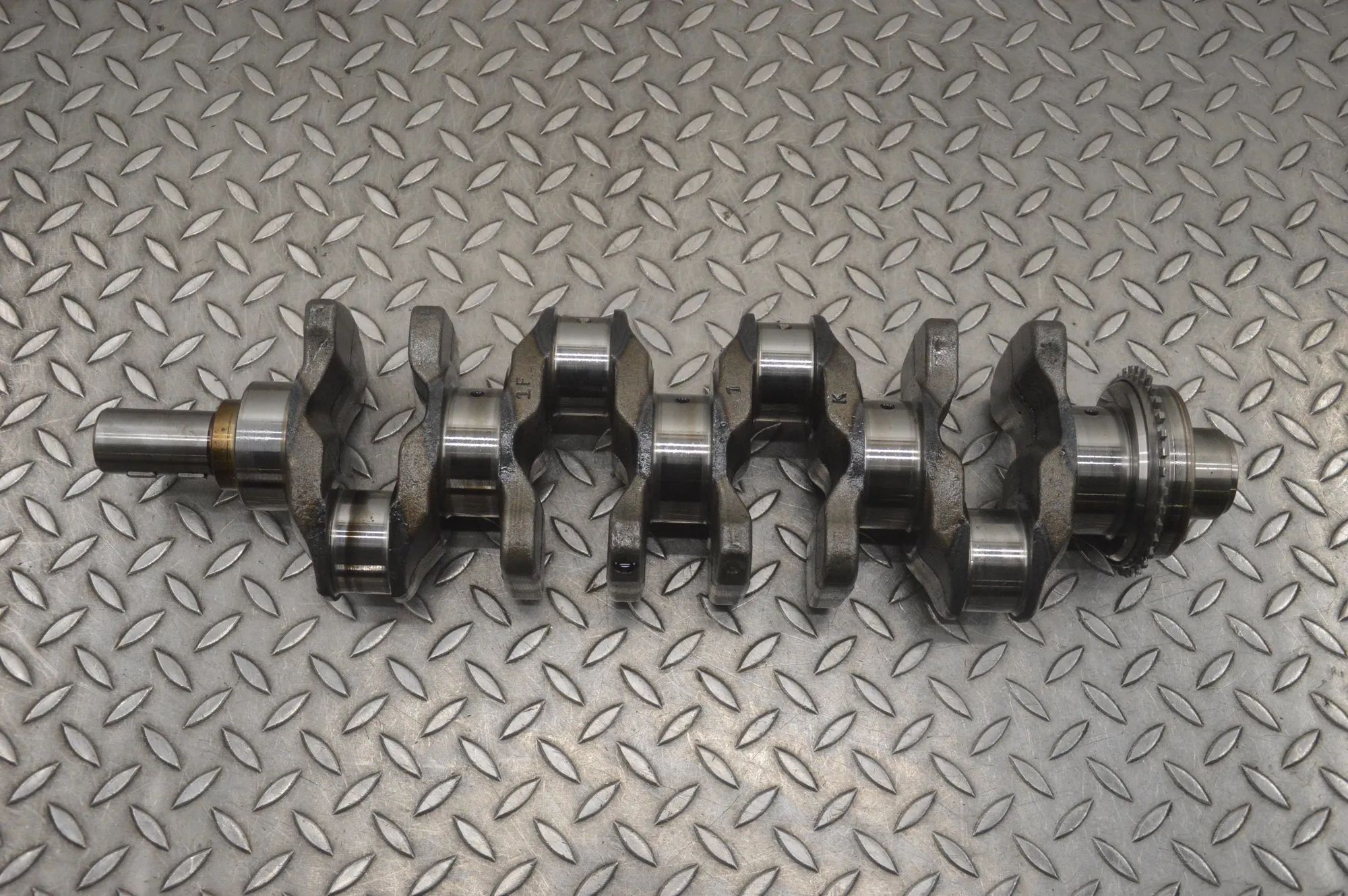 Toyota Land Cruiser 150 väntvõll 3180808125 Crankshaft TOYOTA LAND CRUISER (_J15...