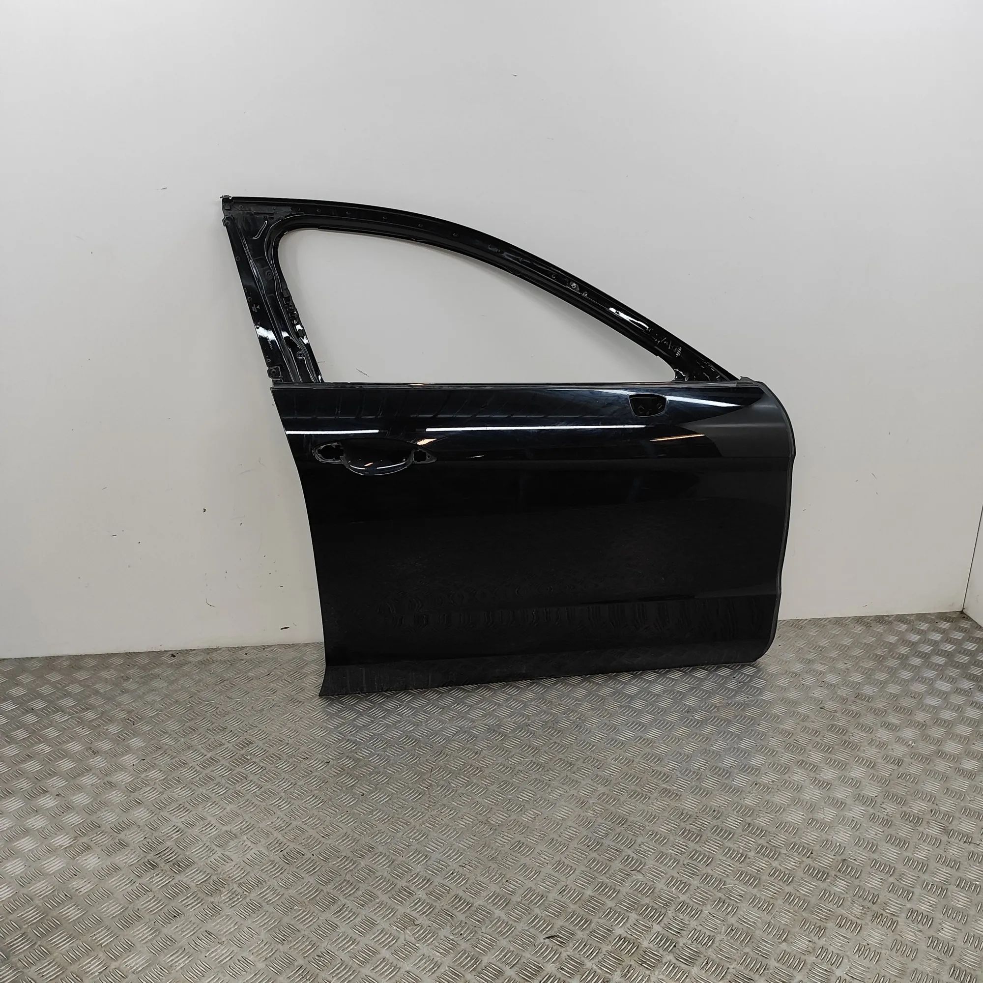 Porsche Panamera Front Right Door 971.831.312, 971831312 Front Right Door PORSCHE...