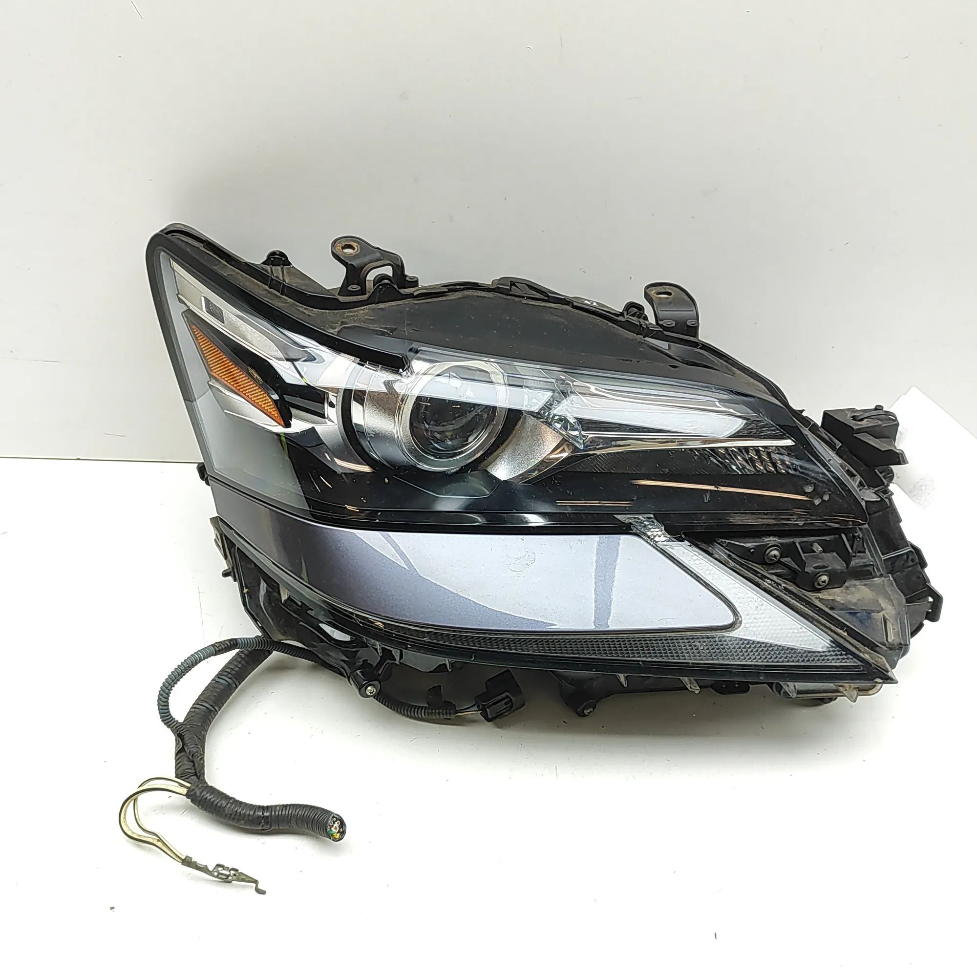 Lexus GS Front Right Headlight 81145-30K60 Front Right Headlight LEXUS GS (_L1...