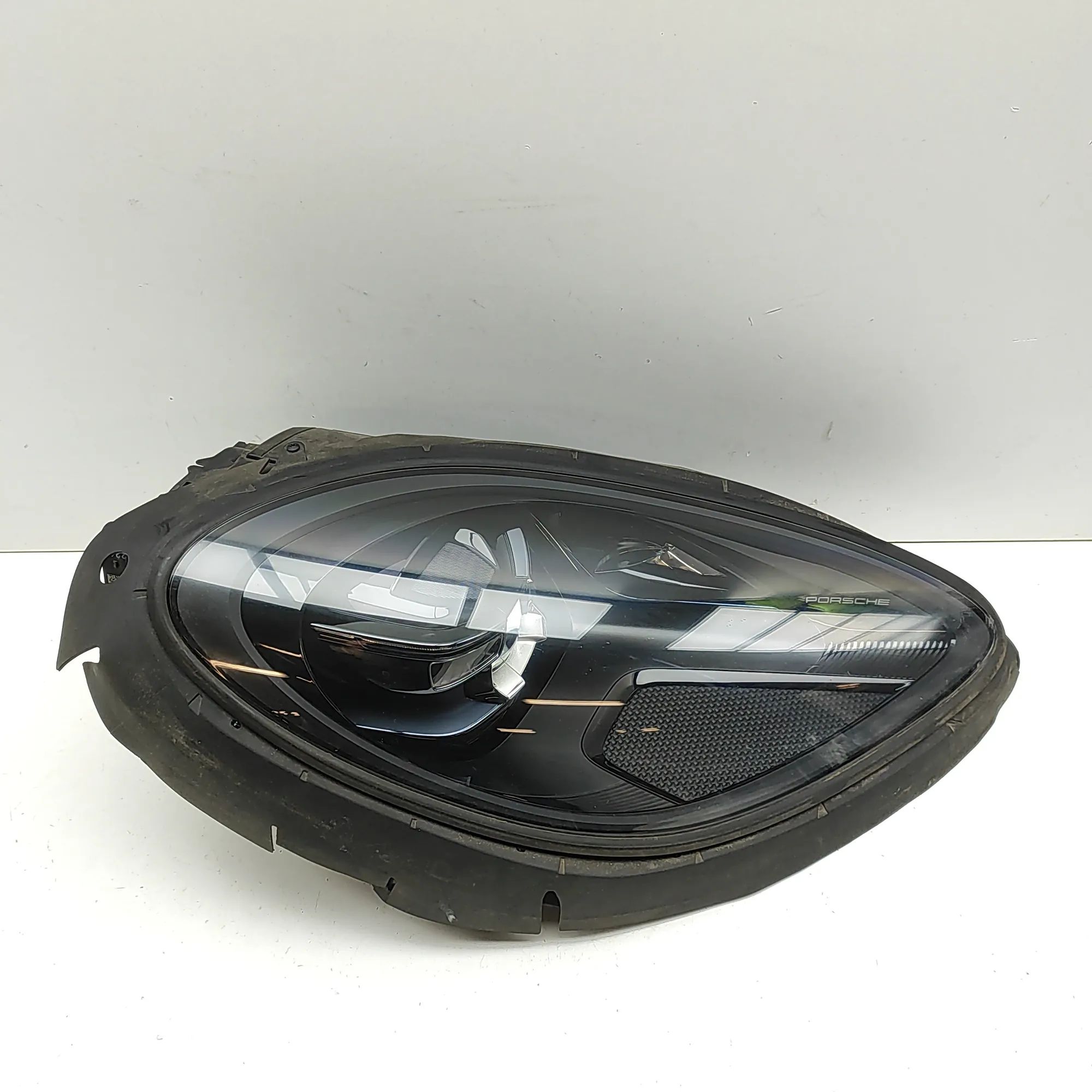 Porsche Macan Front Right Headlight 7PP941572BG, 7PP941572B, 95B941329, 95B941010AT...