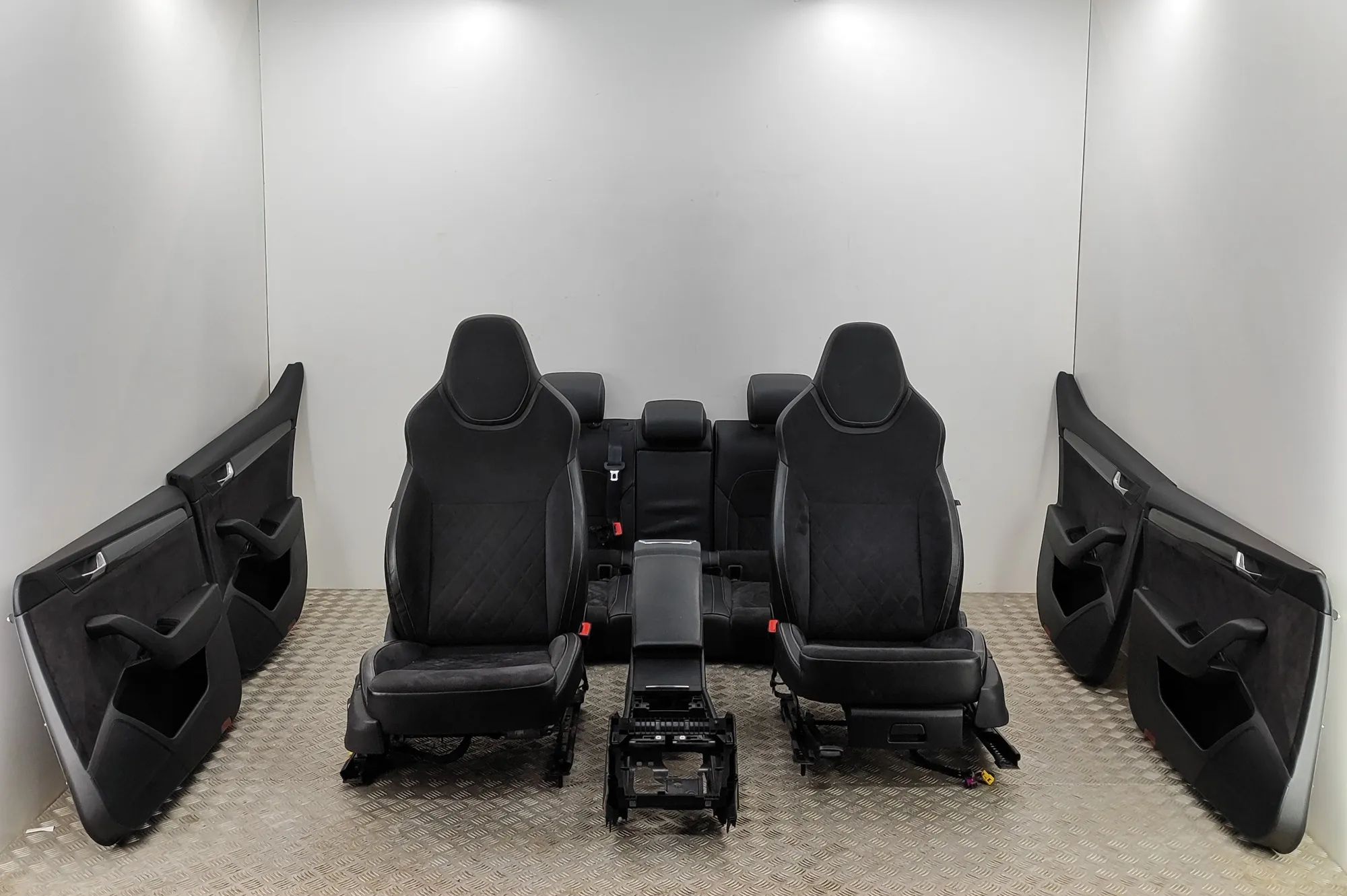 Interior Seats W/ Door Cards Kit Brand/Model: SKODA SUPERB
Year: 2018
Engine: 20...