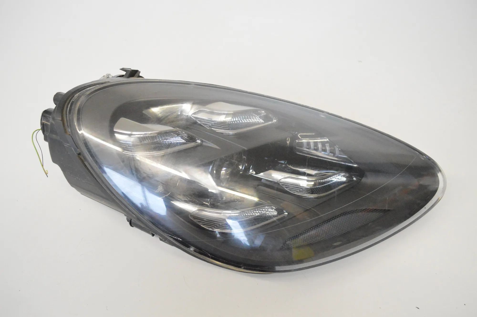 Porsche Cayenne Front Right Headlight 7P59581010LT Front Right Headlight PORSCHE CAYE...