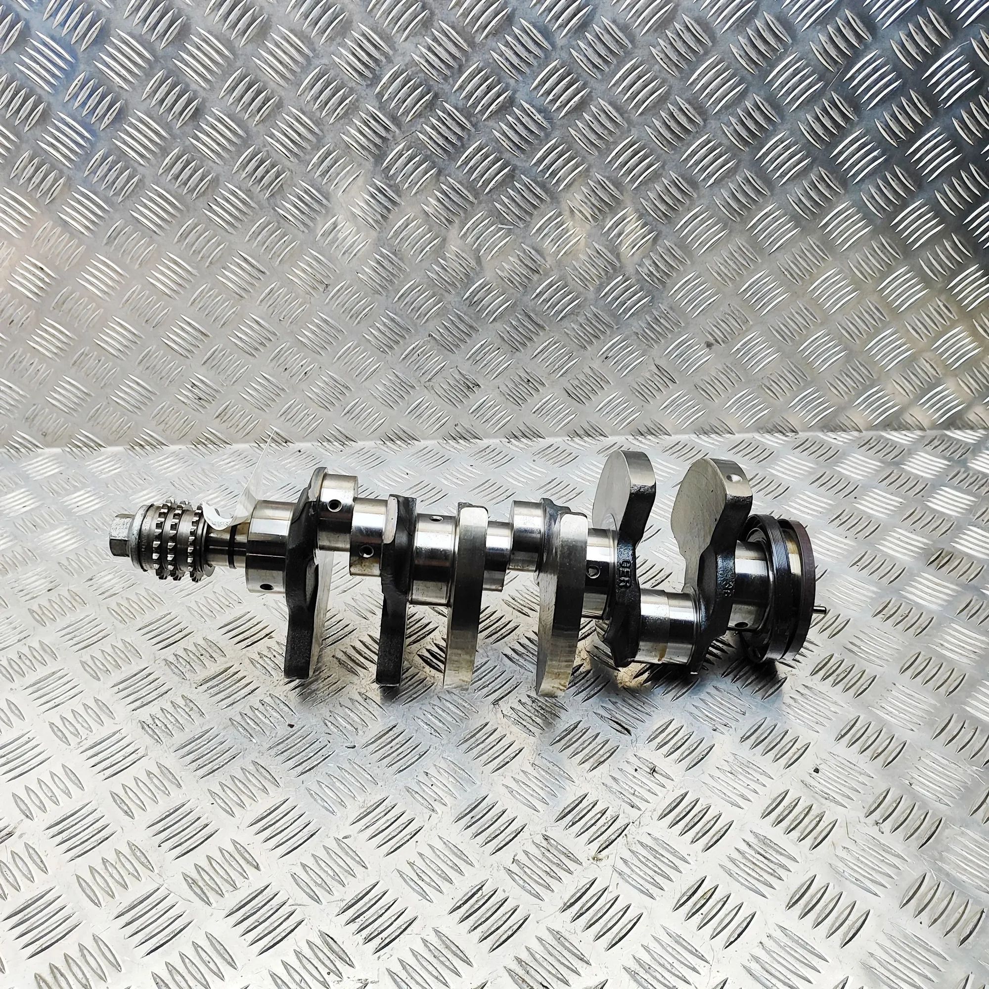 Porsche Macan kampiakseli 9461016R Crankshaft PORSCHE MACAN (95B) (2014-....