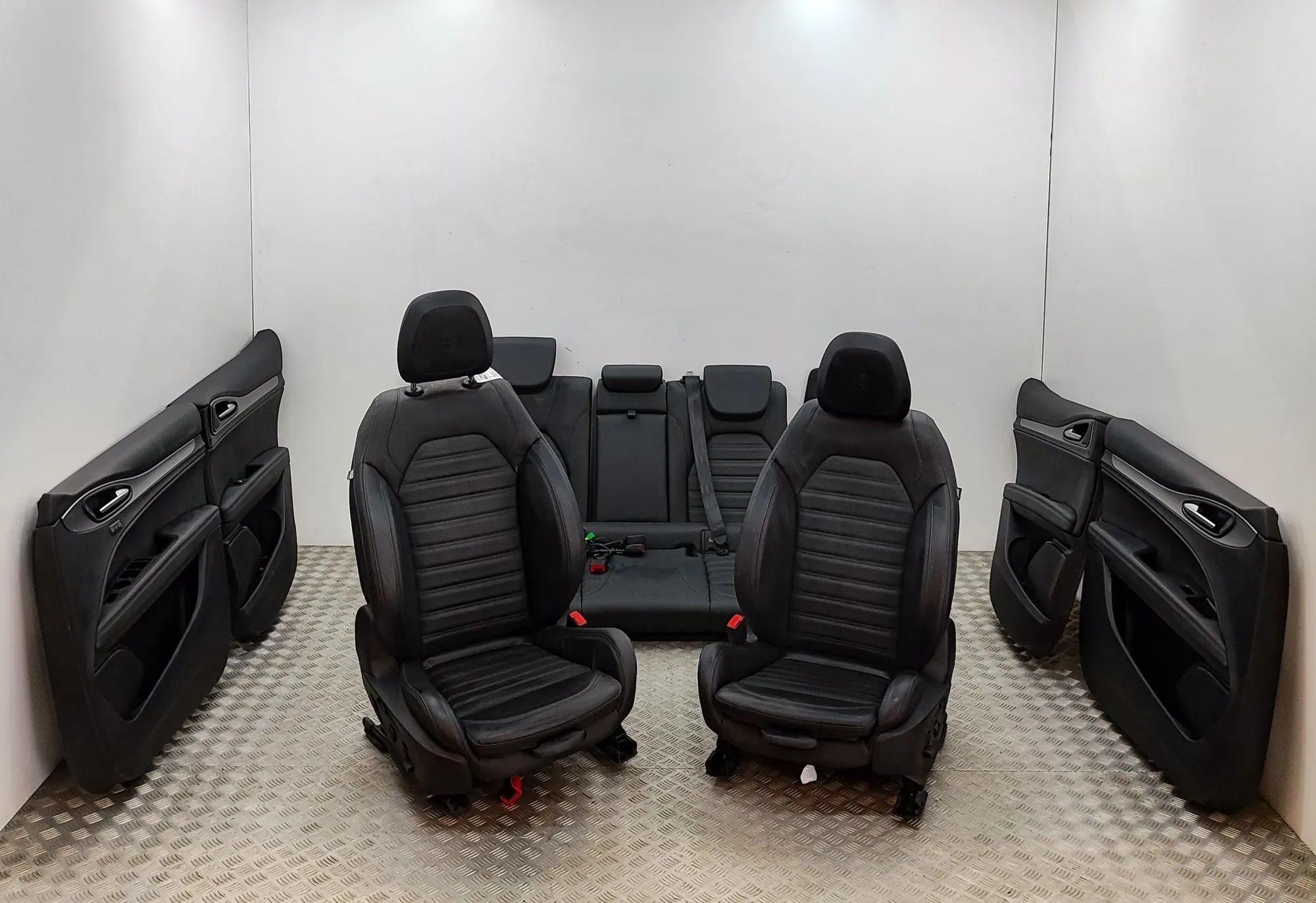 Alfa-Romeo Stelvio Interior Seats With Door Cards Kit 156149832, 156197052, 156197062, 156197051, 156...