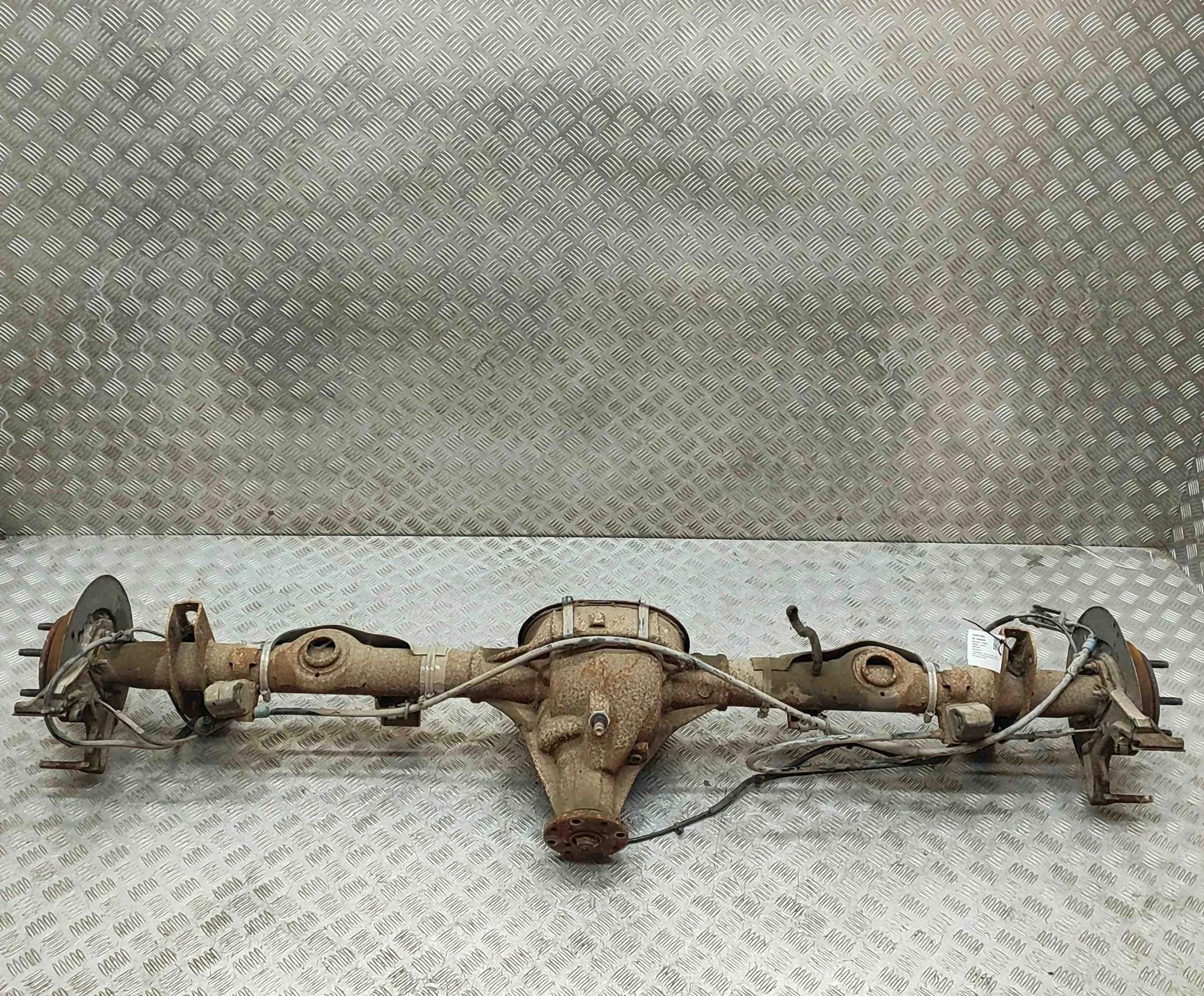 Rear Axle Brand/Model: FORD USA CROWN
Year: 2011
Engine: ...