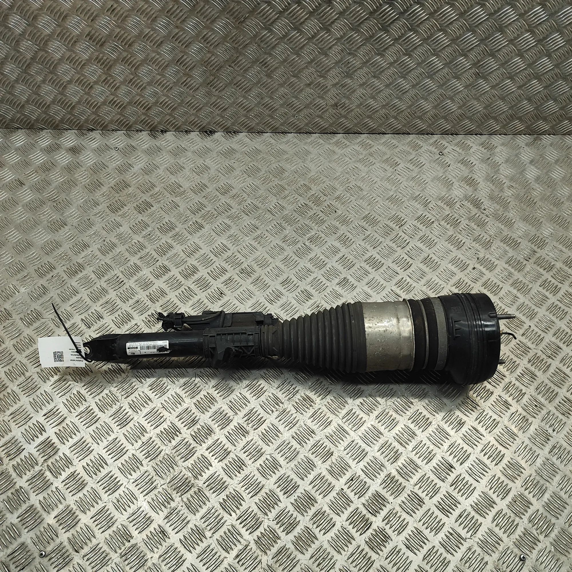 Mercedes-Benz EQS (V297 / X296) Front Left Air Shock Absorber A2974210300, A2973205301 Front Left Air Shock A...