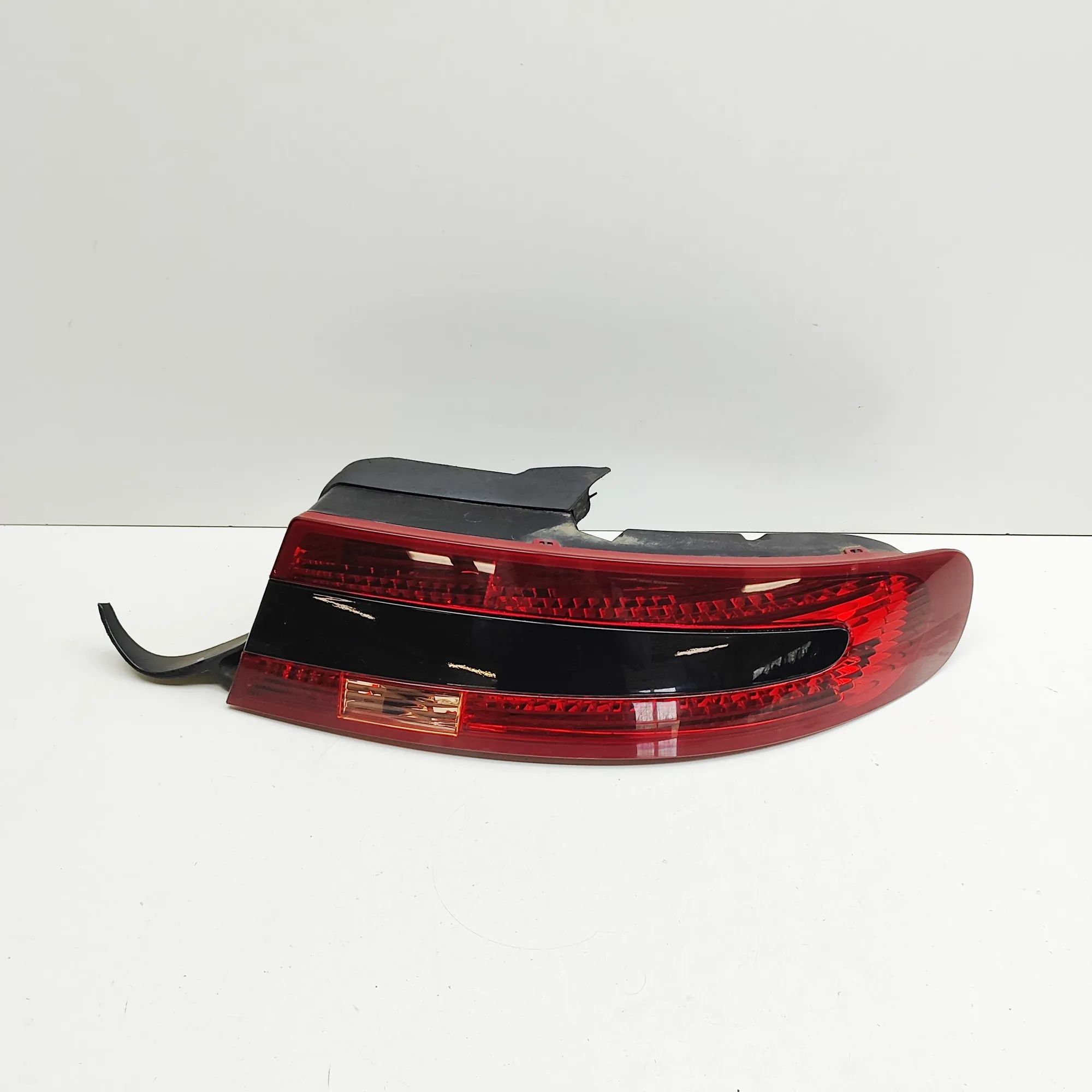 Rear Right Tail Light Brand/Model: ASTON MARTIN DB9
Year: 2008
Engine...