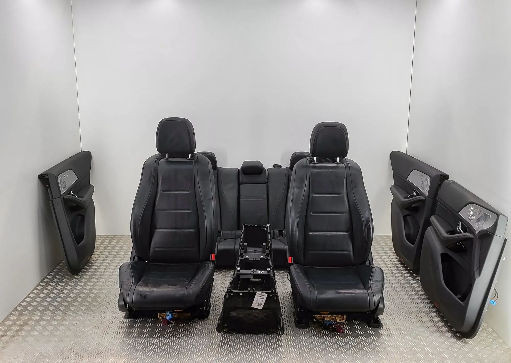 Mercedes-Benz GLE (W167) Interior Seats W/ Door Cards Kit A1677372801, A1677373001, A1677372701, A1677372...