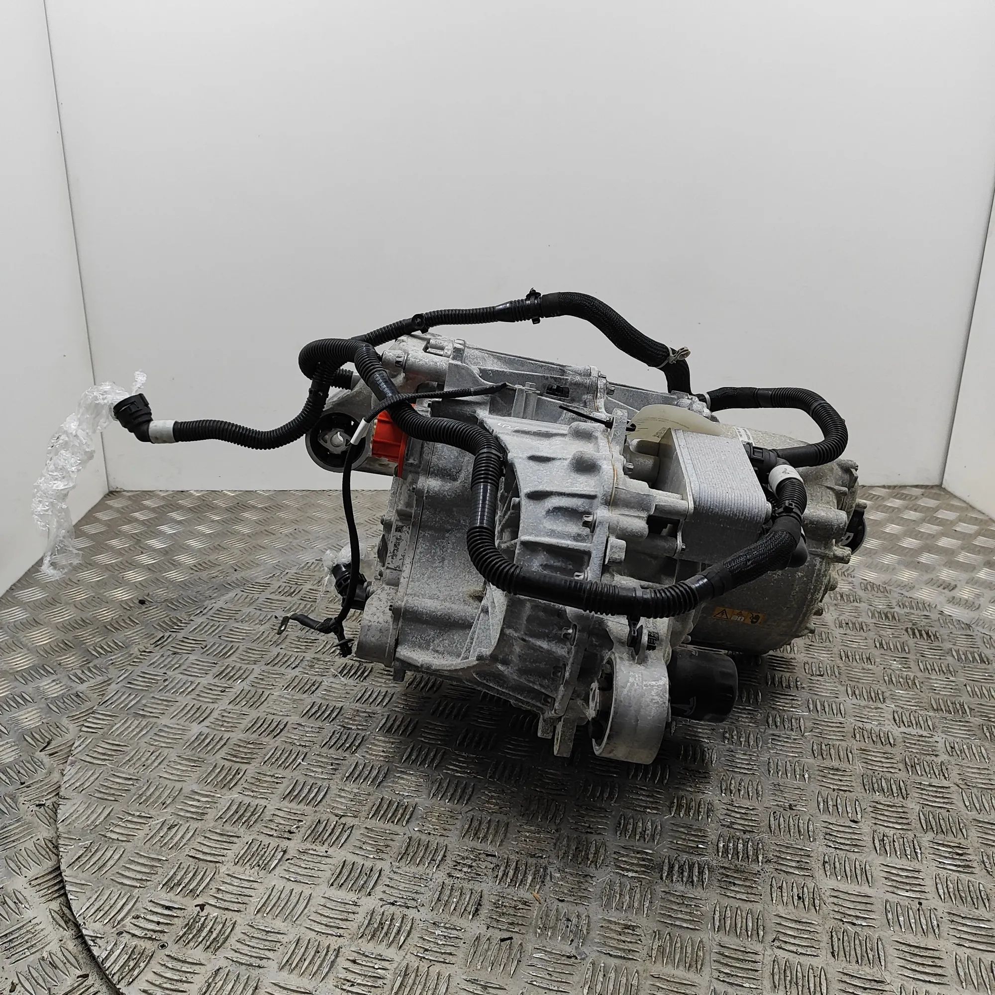 Tesla Model Y Electric motor EV 1085693-20-F, 1587780-00-B Electric motor EV TE...