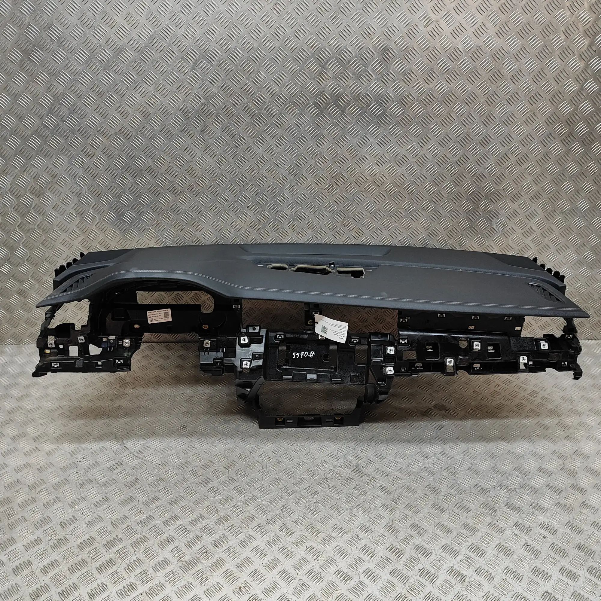 Audi Q8 Dashboard 4M8857001H Dashboard AUDI Q8 (4MN) (2018-...)

...