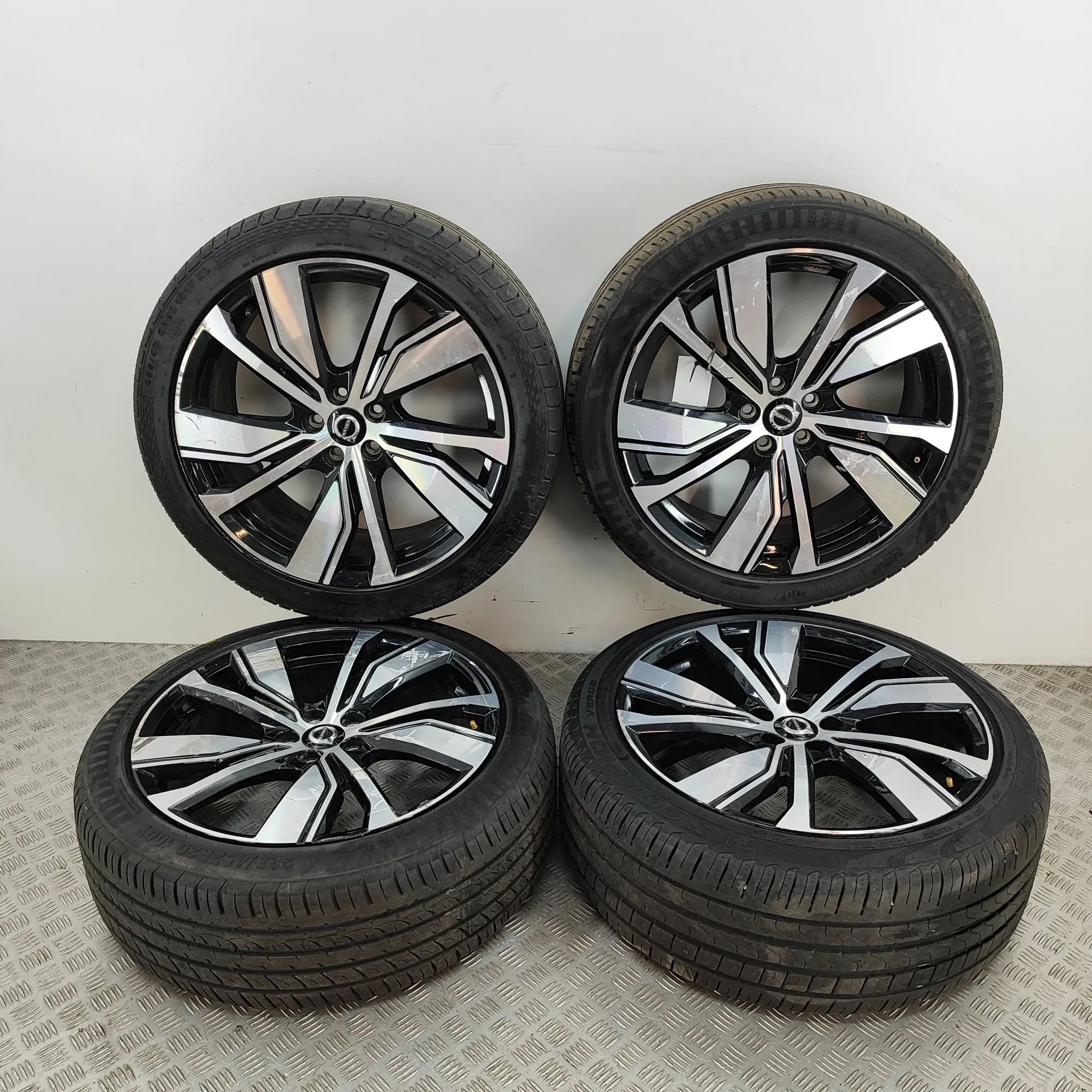 Volvo XC40 / EX40 Alloy Wheel Set 32243376 Alloy Wheel Set VOLVO XC40 (536) (2017...