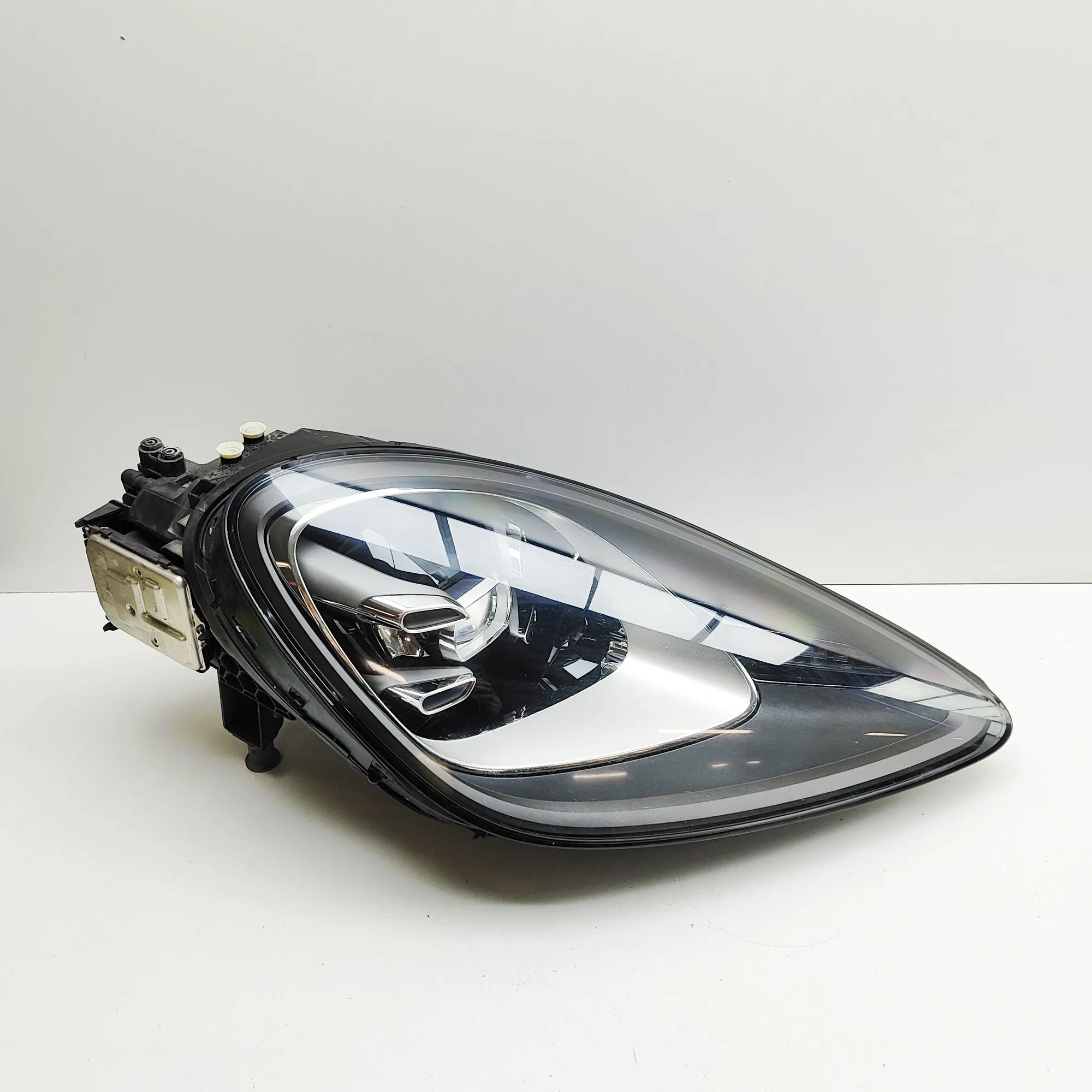 Porsche Cayenne Front Right Headlight 80A907399A, 7P5941572AF, 7P5941572A, 9Y0941034Q...