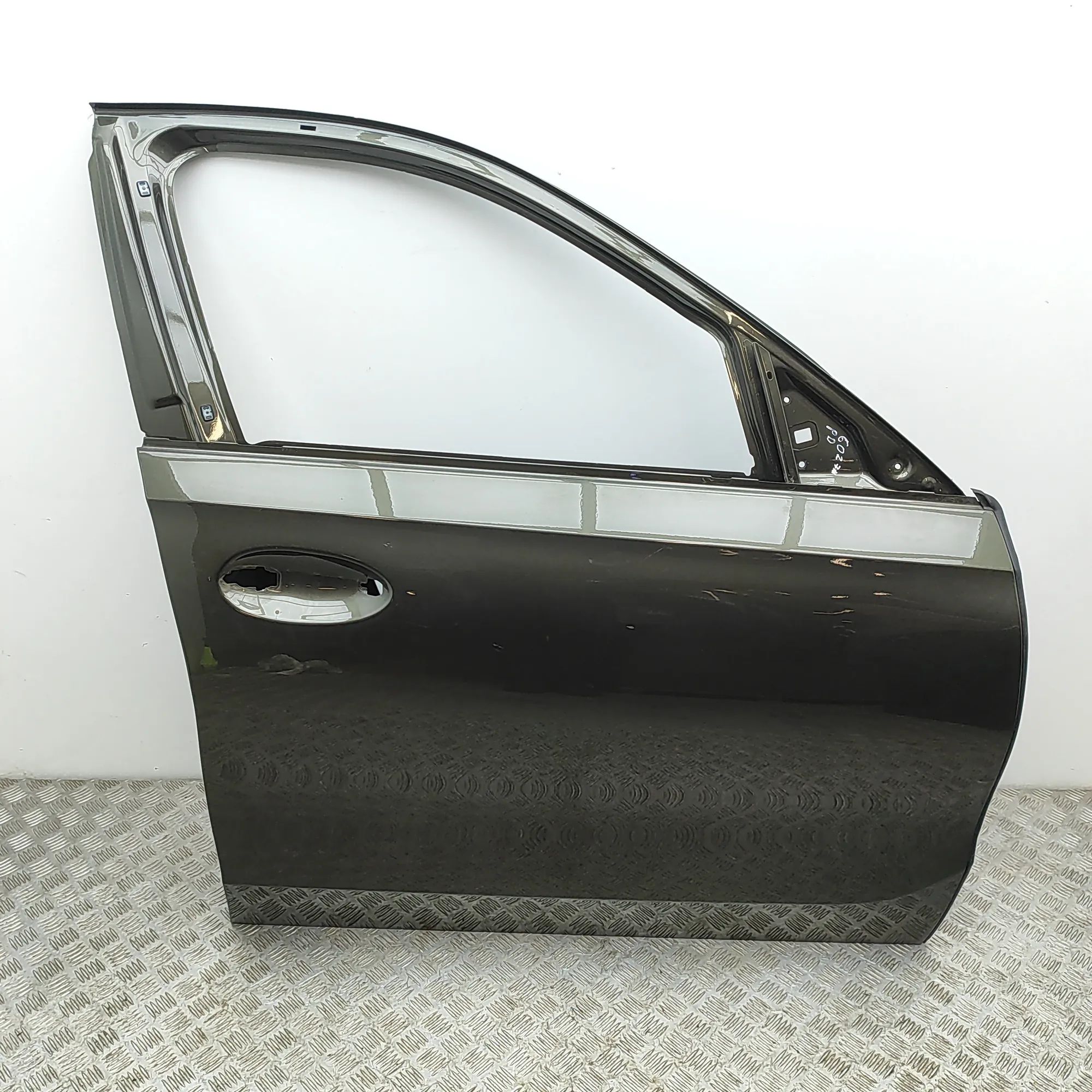 BMW X6 (G06) Front Right Door 8497442 Front Right Door BMW X6G06 (2019-...)

...