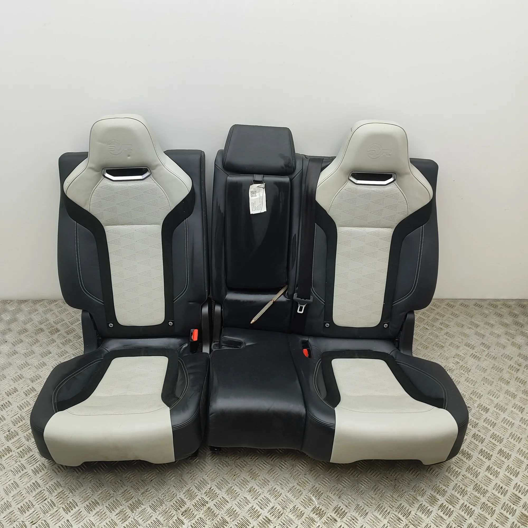 Land Rover Range Rover Sport (L494) Takapenkki JK52-613A10-AA1, JK62-613A11-AA1 Rear Seat LAND...