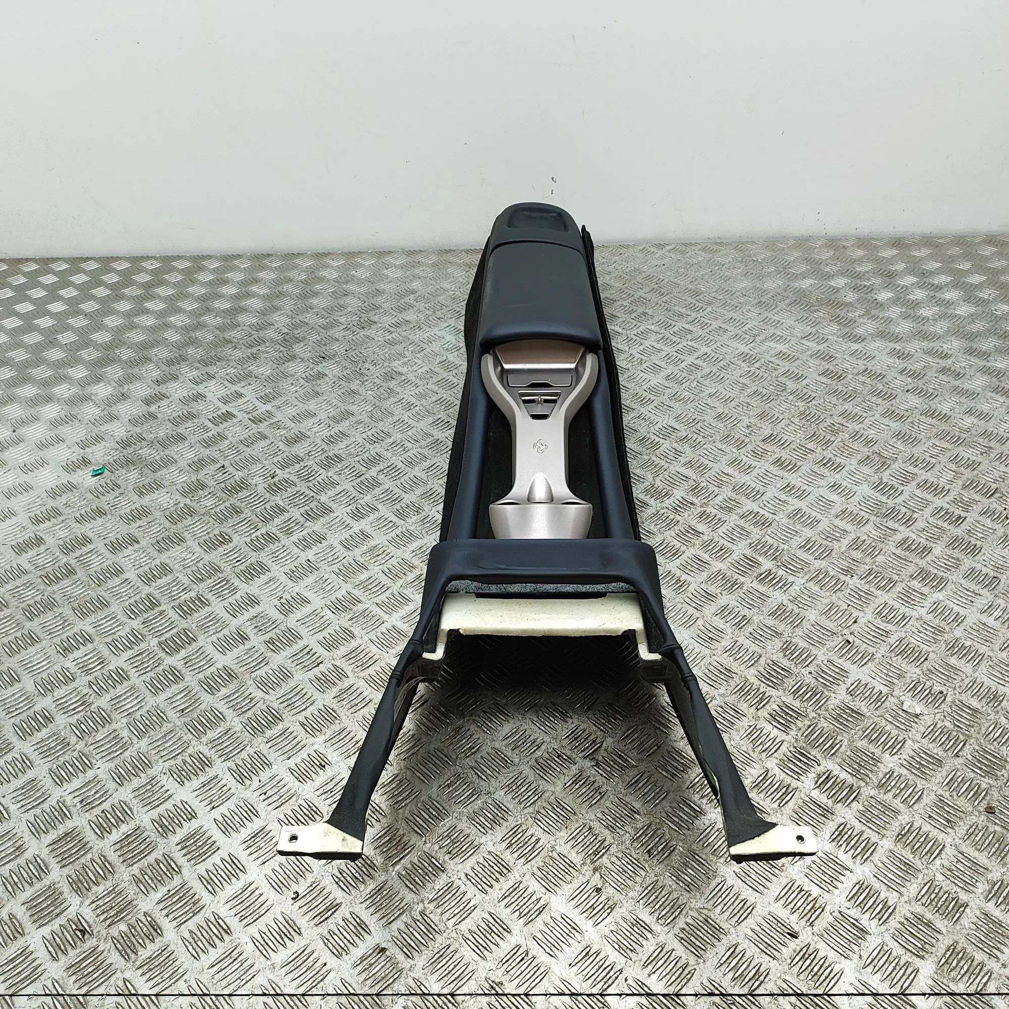 Ferrari California center console 80581500 Center Console FERRARI CALIFORNIA (200...