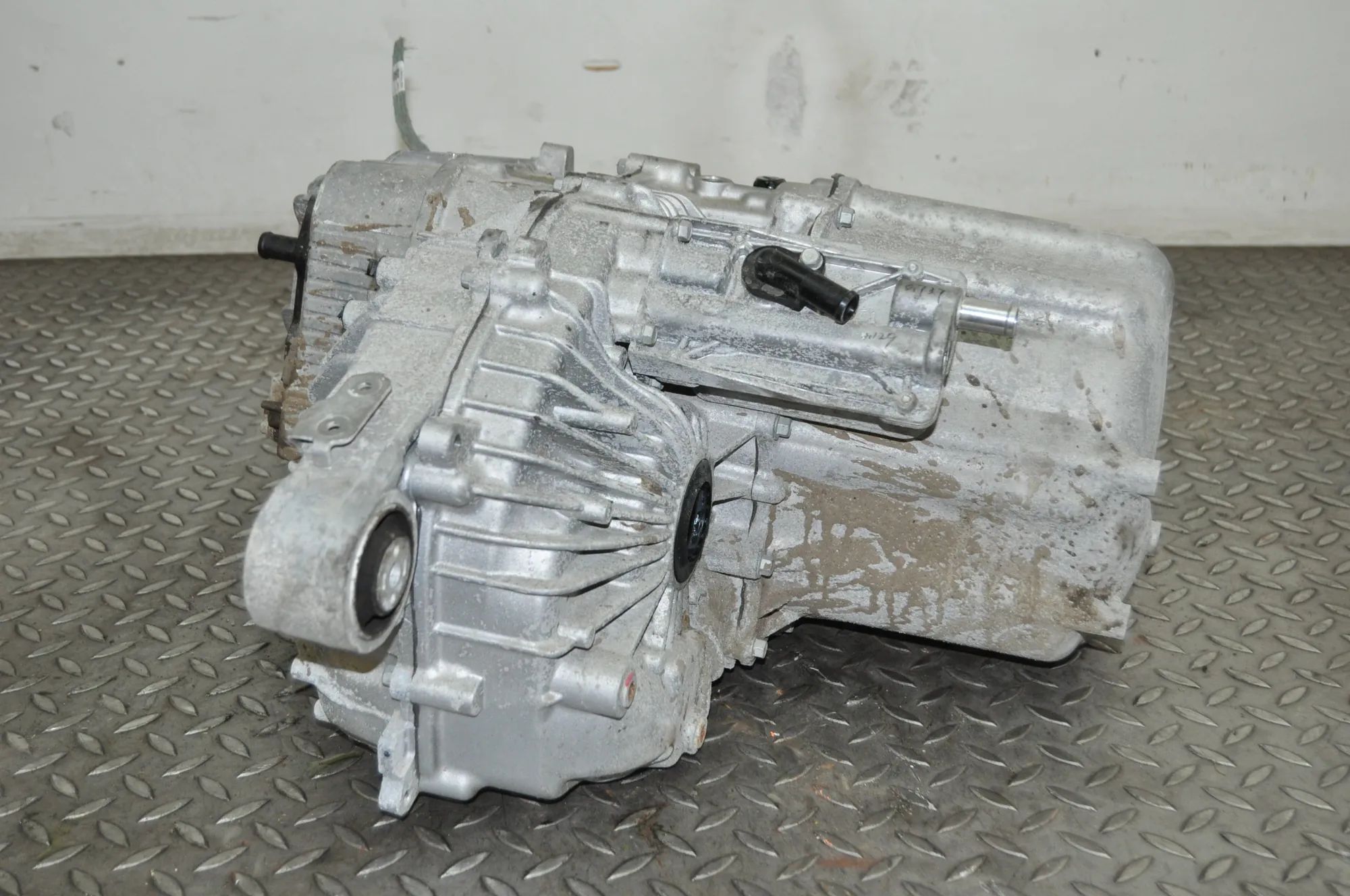 Tesla Model X Electric motor EV 1037000-00-F Electric motor EV TESLA MODEL X (2...