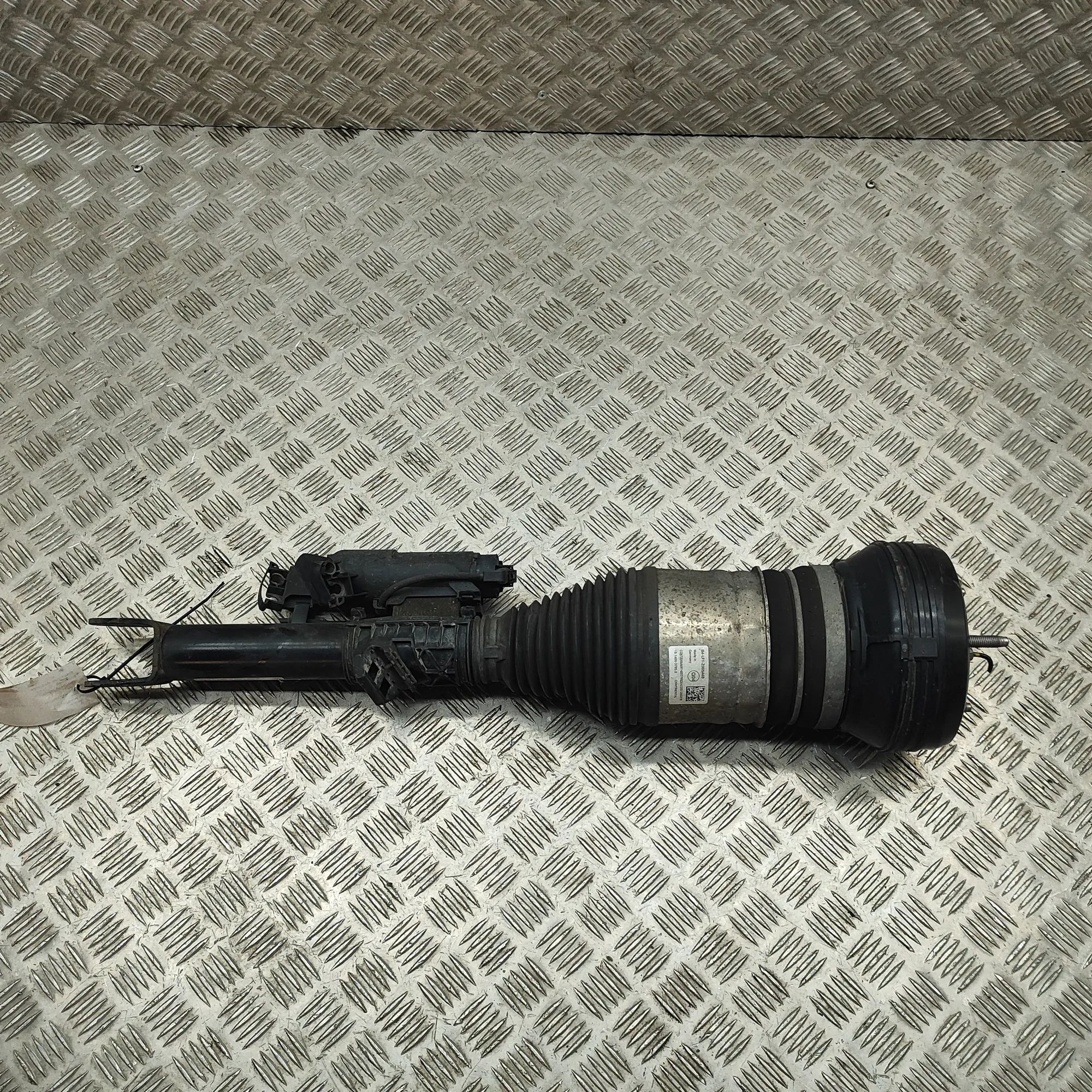 Mercedes-Benz EQS (V297 / X296) Front Right Air Shock Absorber A2974210400, A2973202601 Front Right Air Shock ...
