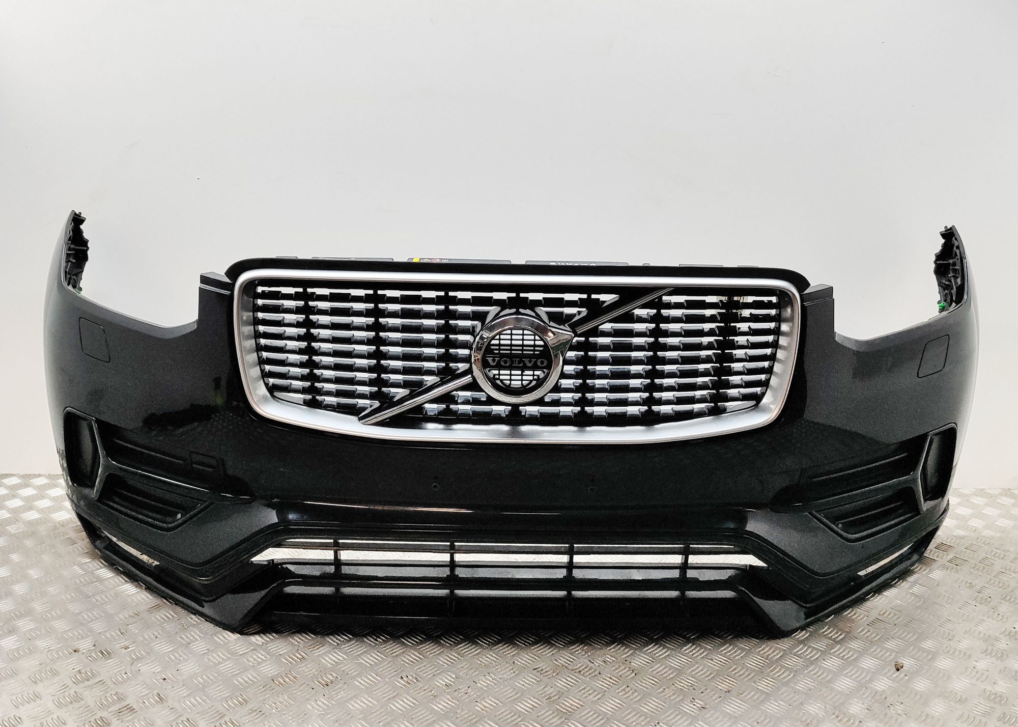 Volvo XC90 front bumper 31408429, 39847916, 31383553 Front Bumper VOLVO...
