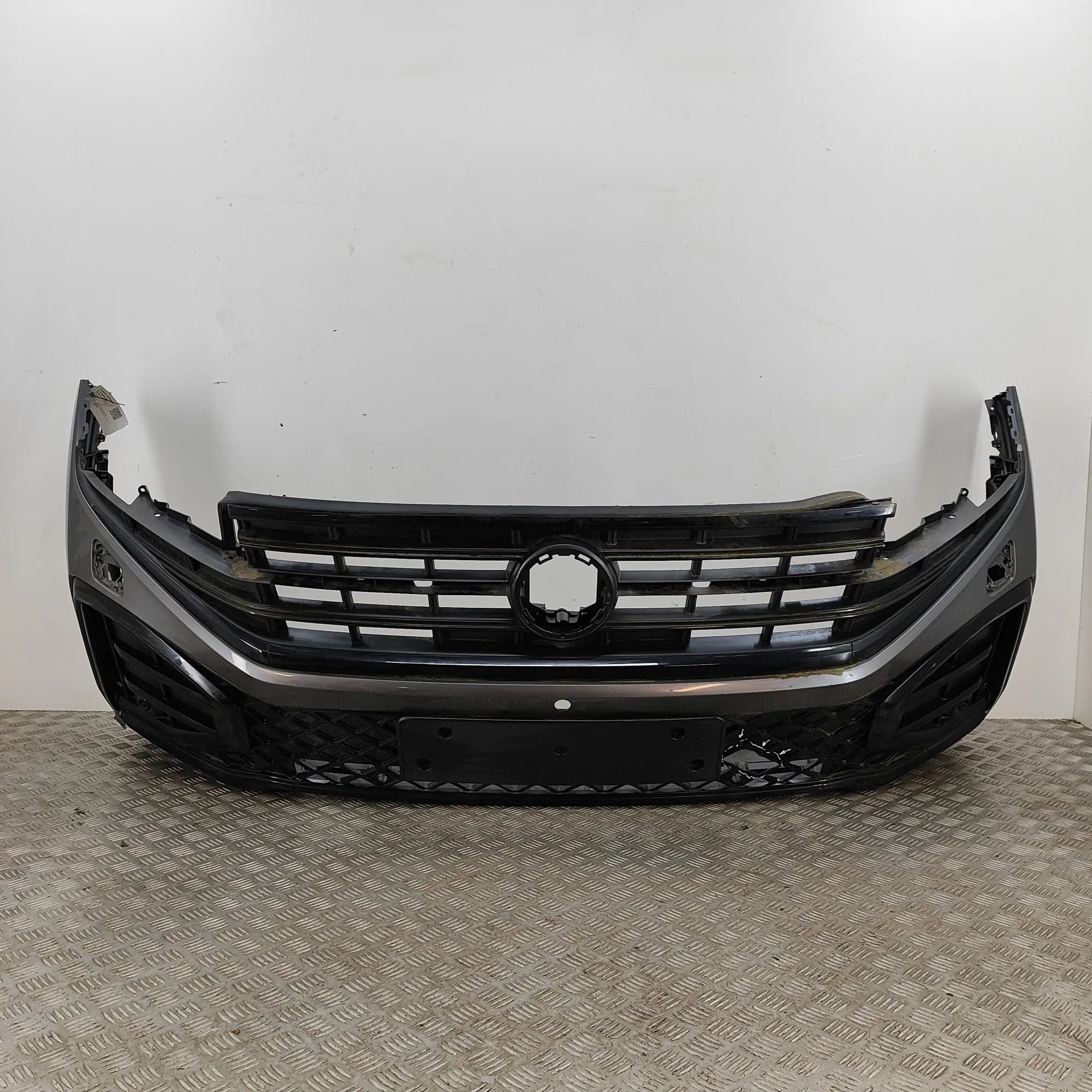 Volkswagen Touareg front bumper 760807221G Front Bumper VW TOUAREG (CR7) (2017-...