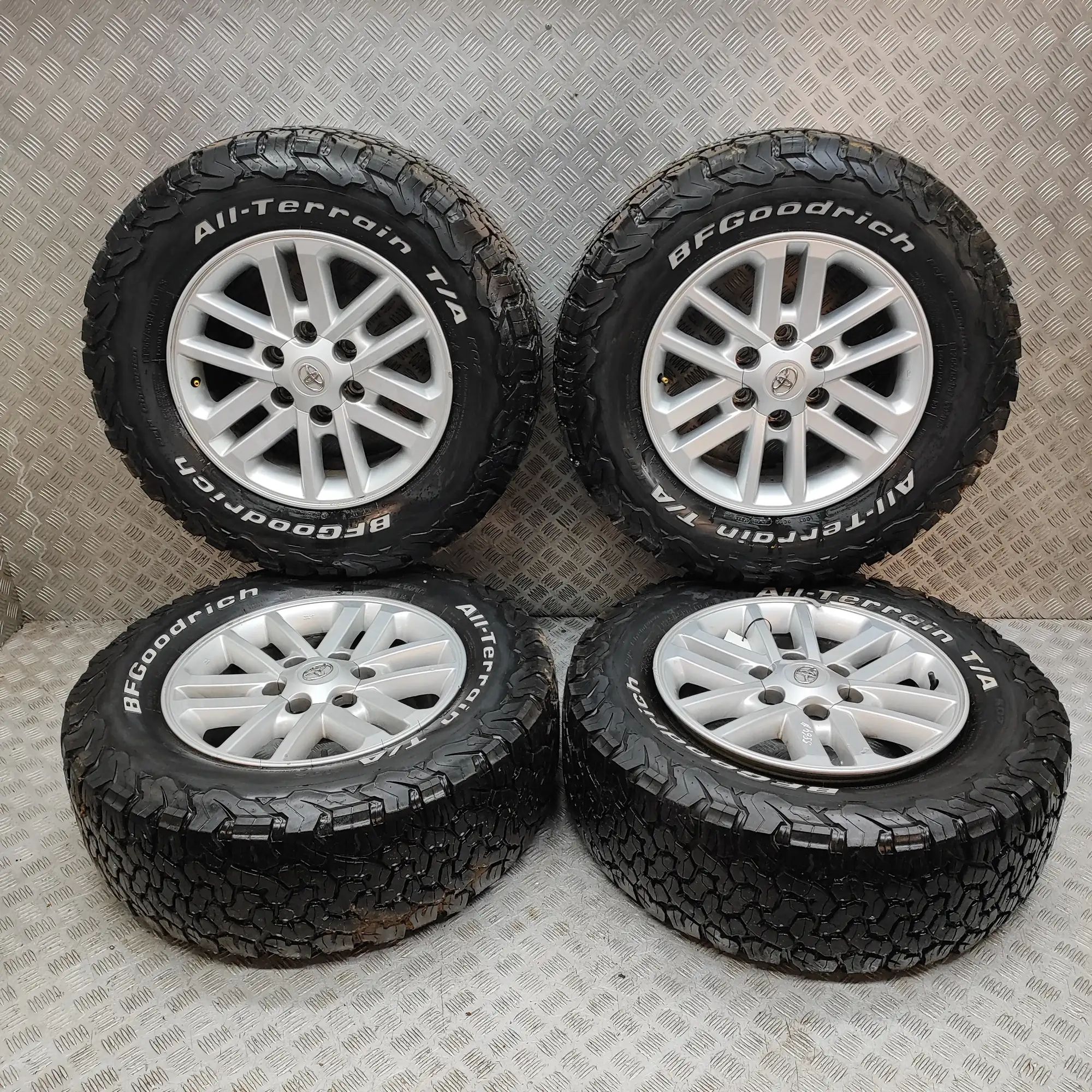 Toyota Hilux Alloy Wheel Set