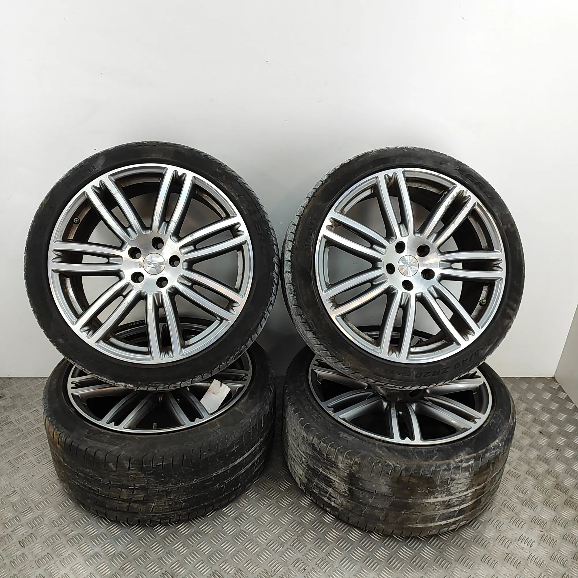 Maserati Ghibli Alloy Wheel Set 670016859, 670016860 Alloy Wheel Set MASERATI G...