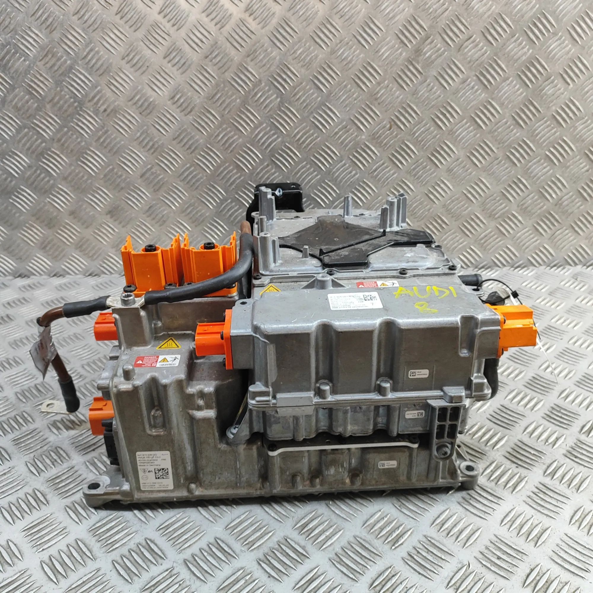 Audi e-tron GT (FW) Voolukonverter 12v-230v 9J1959663BG Inverter AUDI E-TRON GT (Saloon F83...