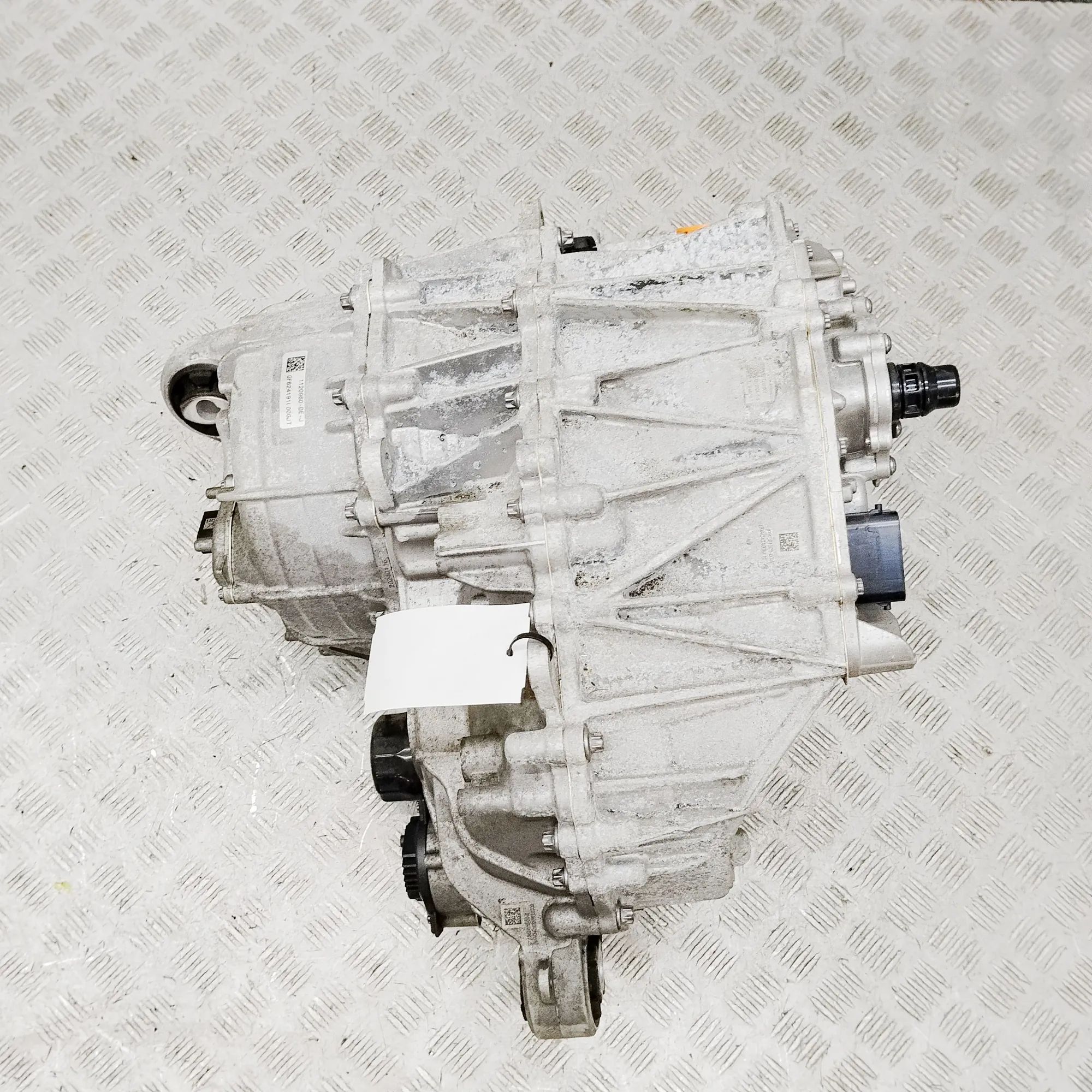Tesla Model Y Electric motor EV 1085693-20-F, 1120960-DE-J Electric motor EV TE...