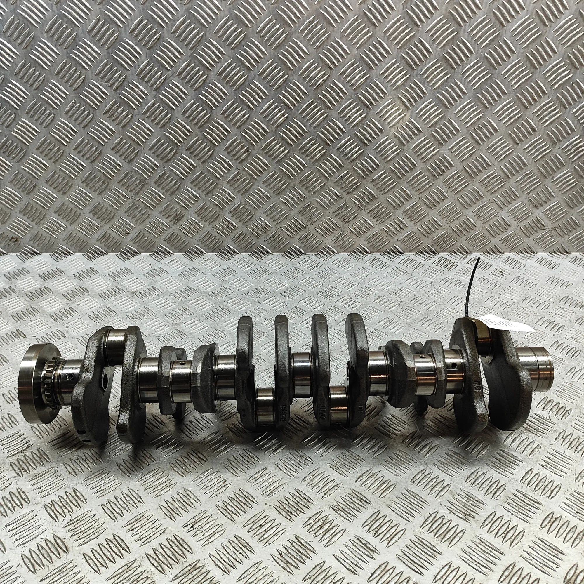 Mercedes-Benz GLE (W167) kampiakseli A256302231600658, A2563022316 Crankshaft MERCED...