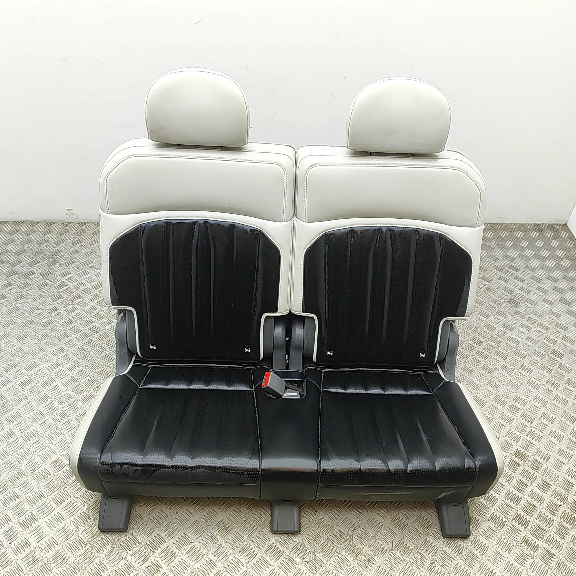 Kia EV9  Rear seat 89A36-DO210C27, 89A46-DO210C27, 89A13-DO700 Rea...