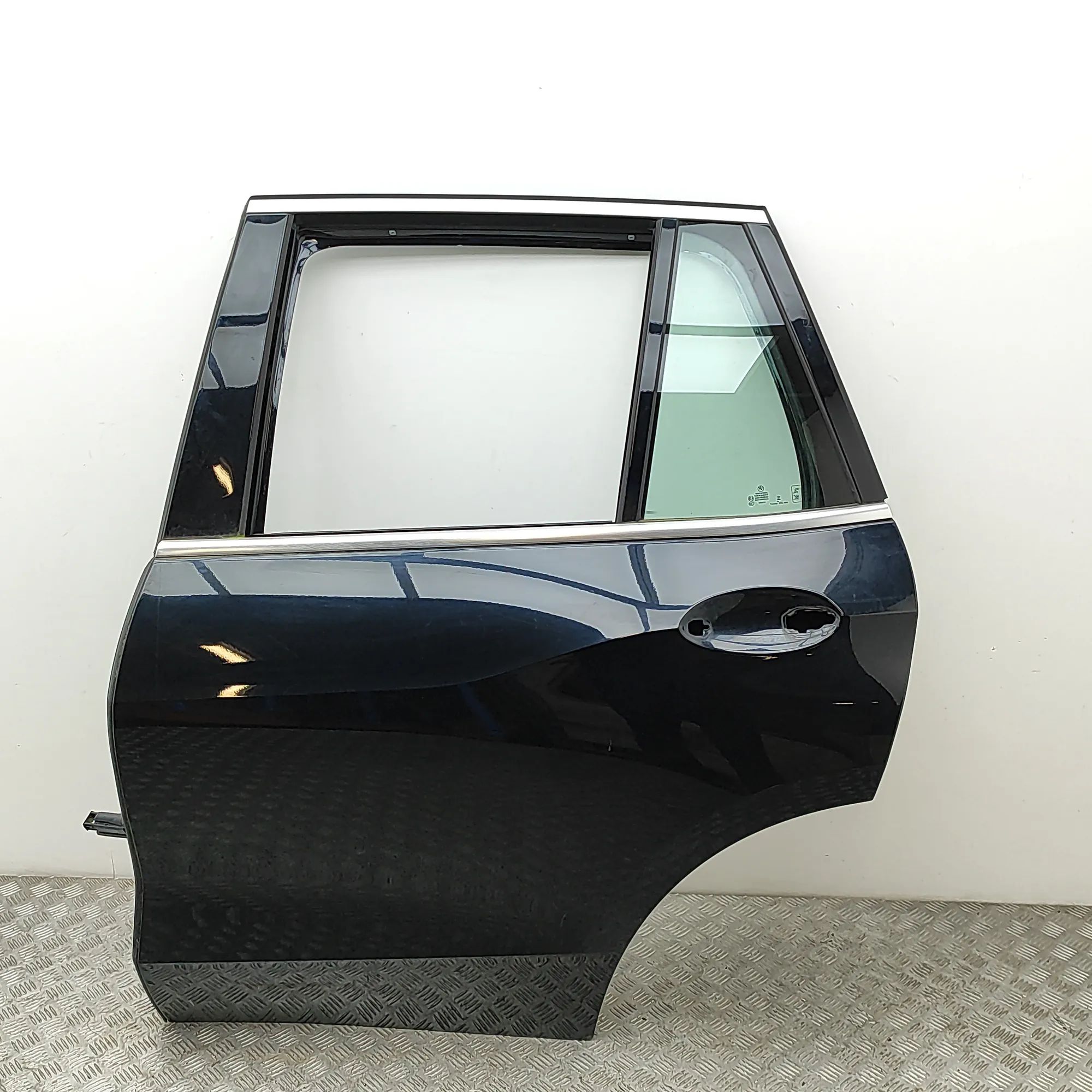 BMW X5 (G05) Rear Left Door 2642779 Rear Left Door BMW X5 (G05) (2018-...)
...