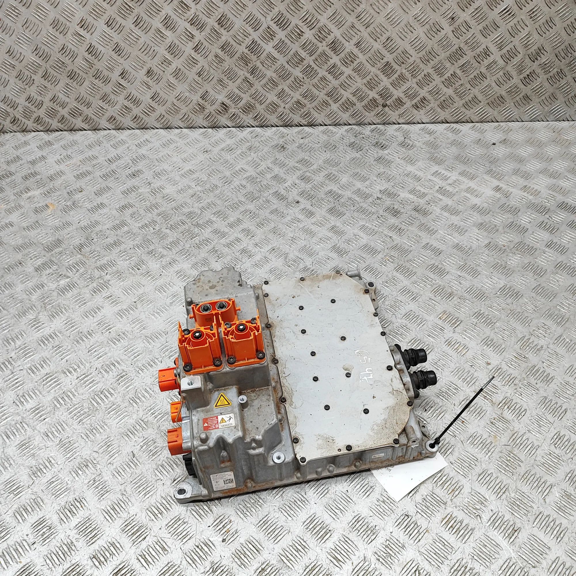 Audi e-tron GT (FW) Voolukonverter 12v-230v 9J1915539DQ Inverter AUDI E-TRON GT (Saloon F83...