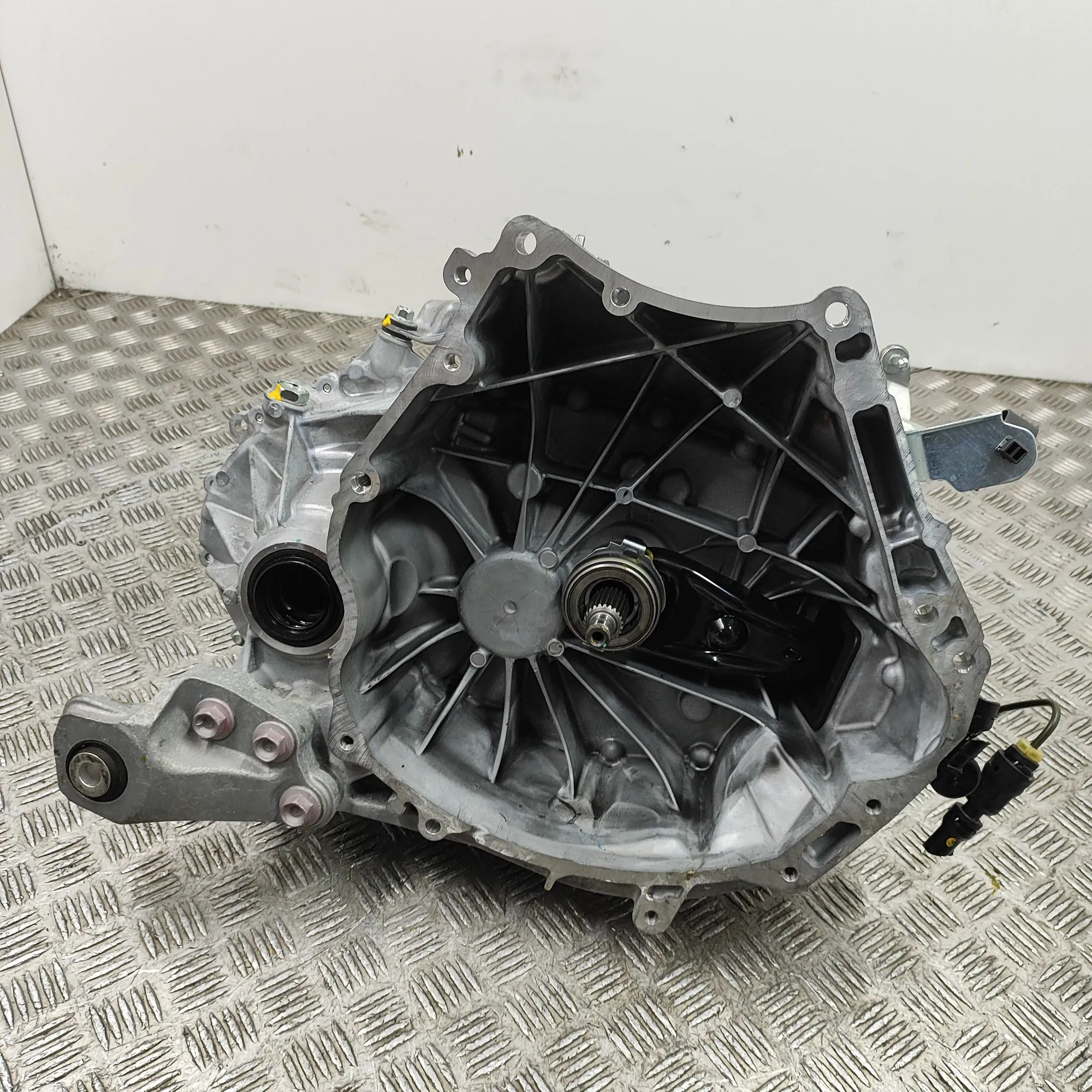 Mazda 3 (BP) Gearbox 24B02-D-148, CB42-03-000 Gearbox MAZDA 3 (Hatch...