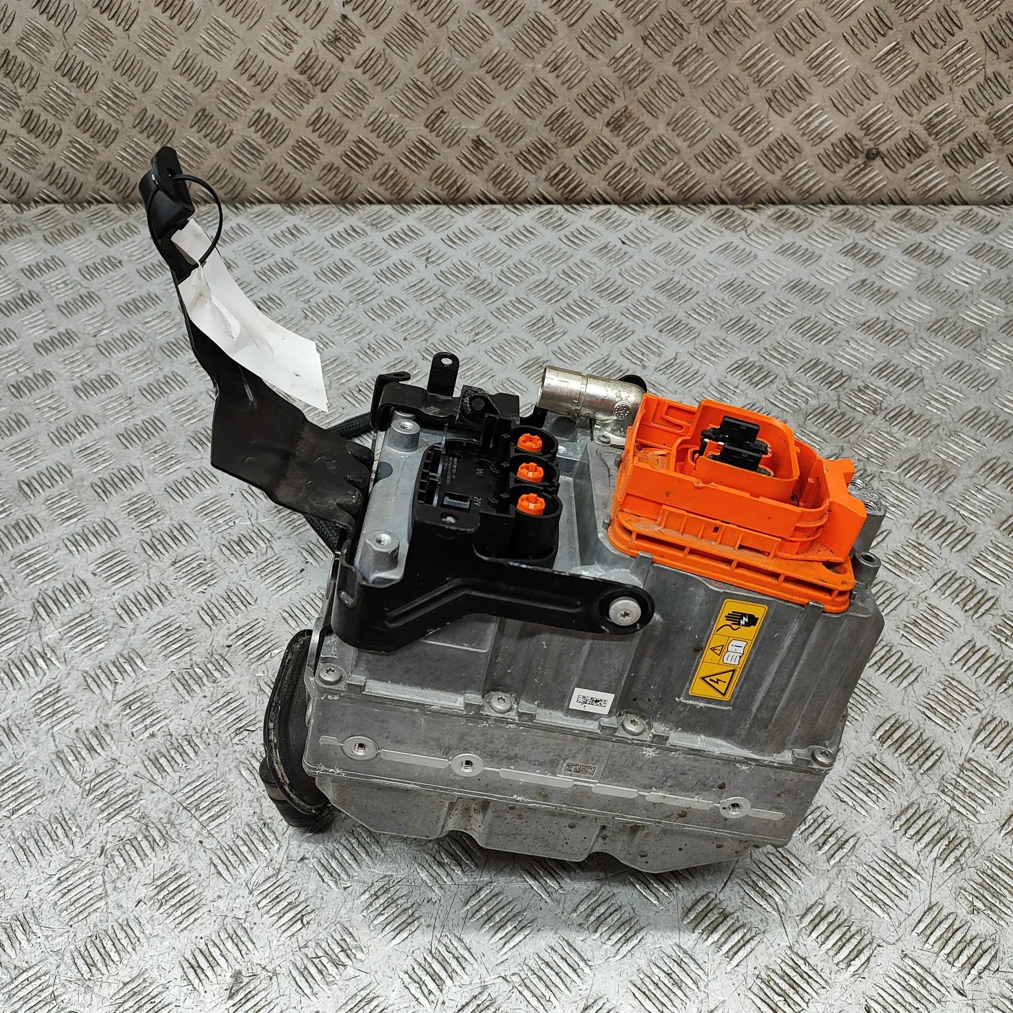 BMW 7 (G11 / G12) Voolukonverter 12v-230v 043750802W, 5A37299, LEB450D Inverter BMW 7 SER...