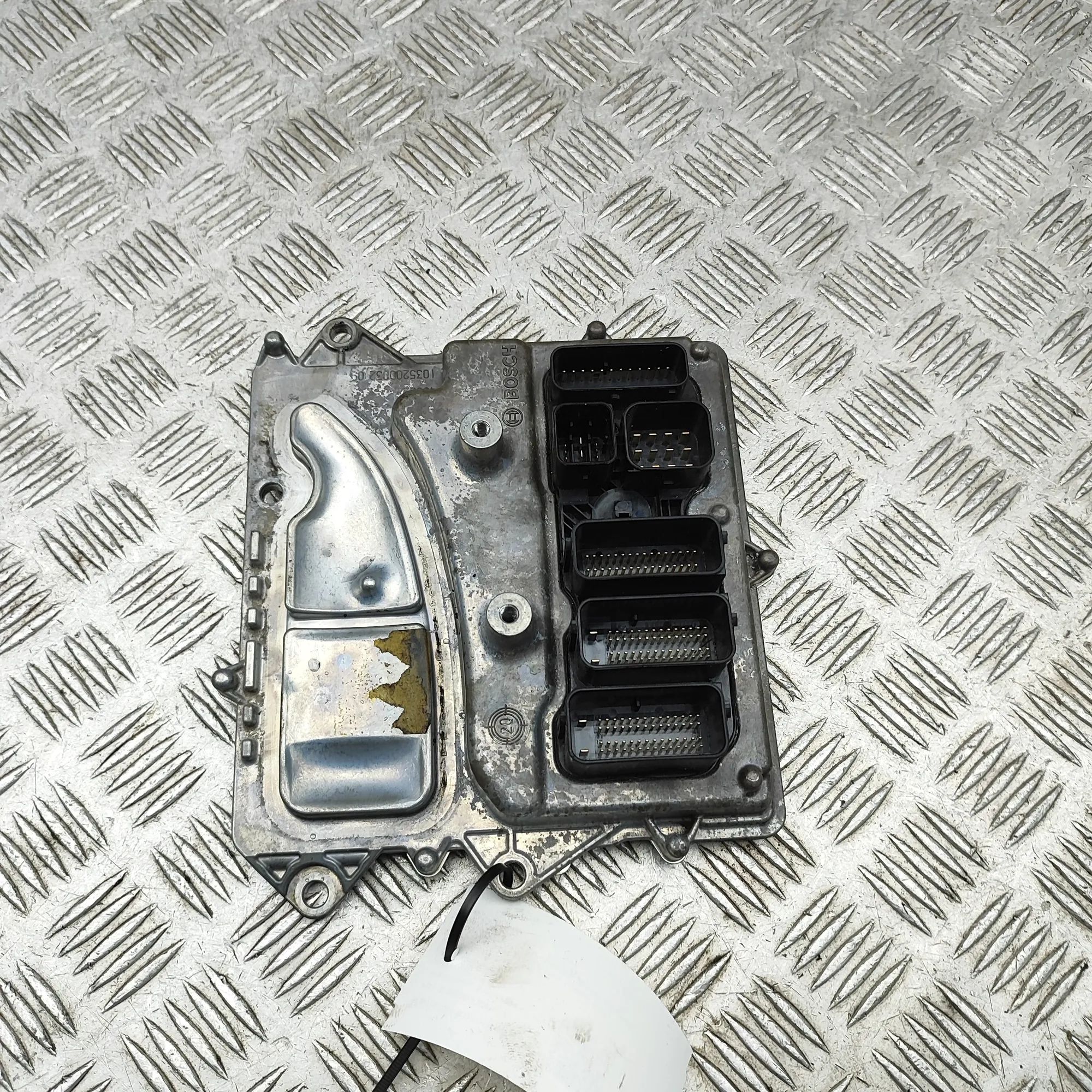BMW 5 (F10 / F11) Engine Control Unit 0261S06726, 1039S44528, 7620419 Engine Control ...