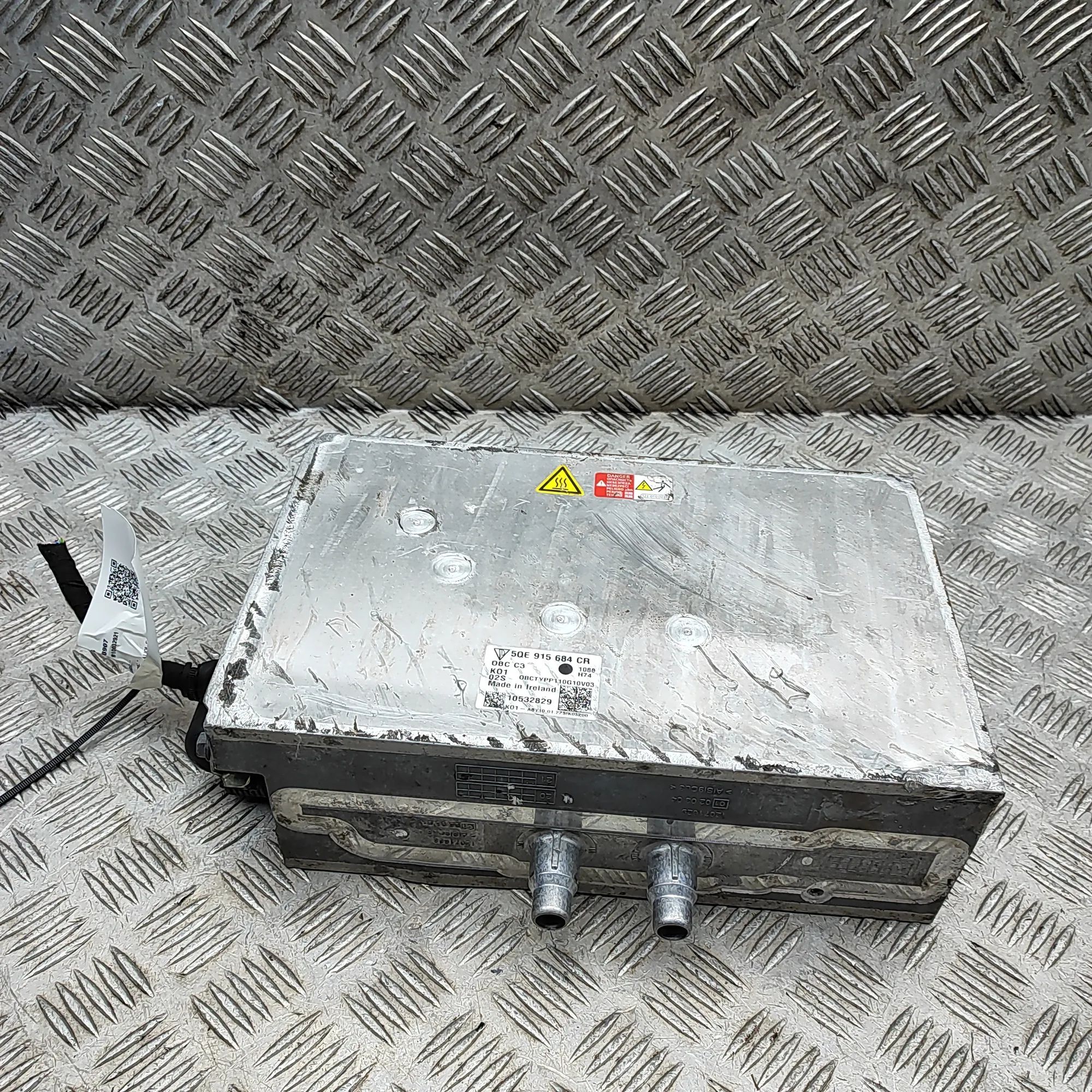 Audi e-tron GT (FW) Voolukonverter 12v-230v 5QE915684CR Inverter AUDI E-TRON GT (Saloon F83...
