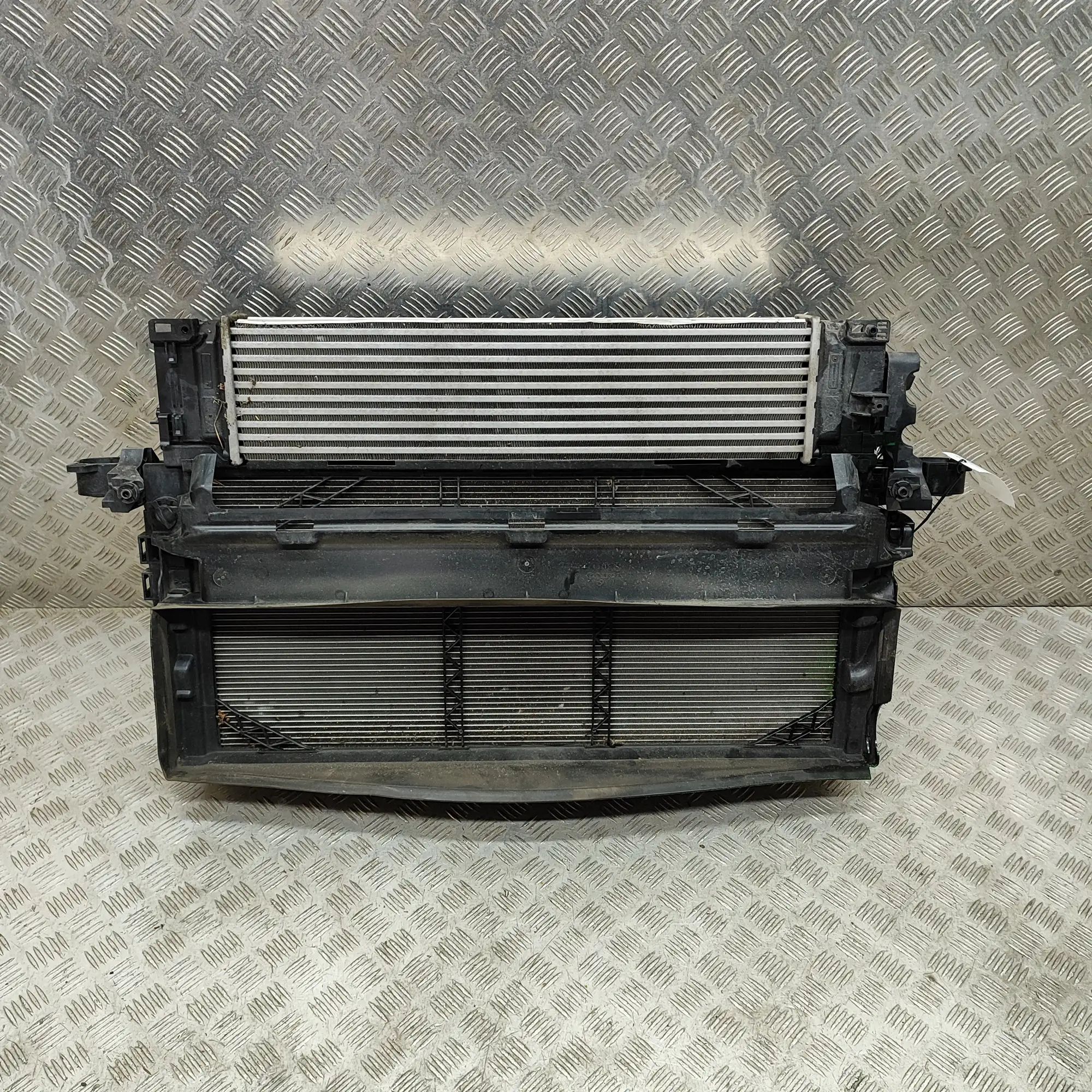 Volvo XC40 / EX40 Cooling Radiator Pack 31686408, 31356793, 32222109 Cooling Radiator P...