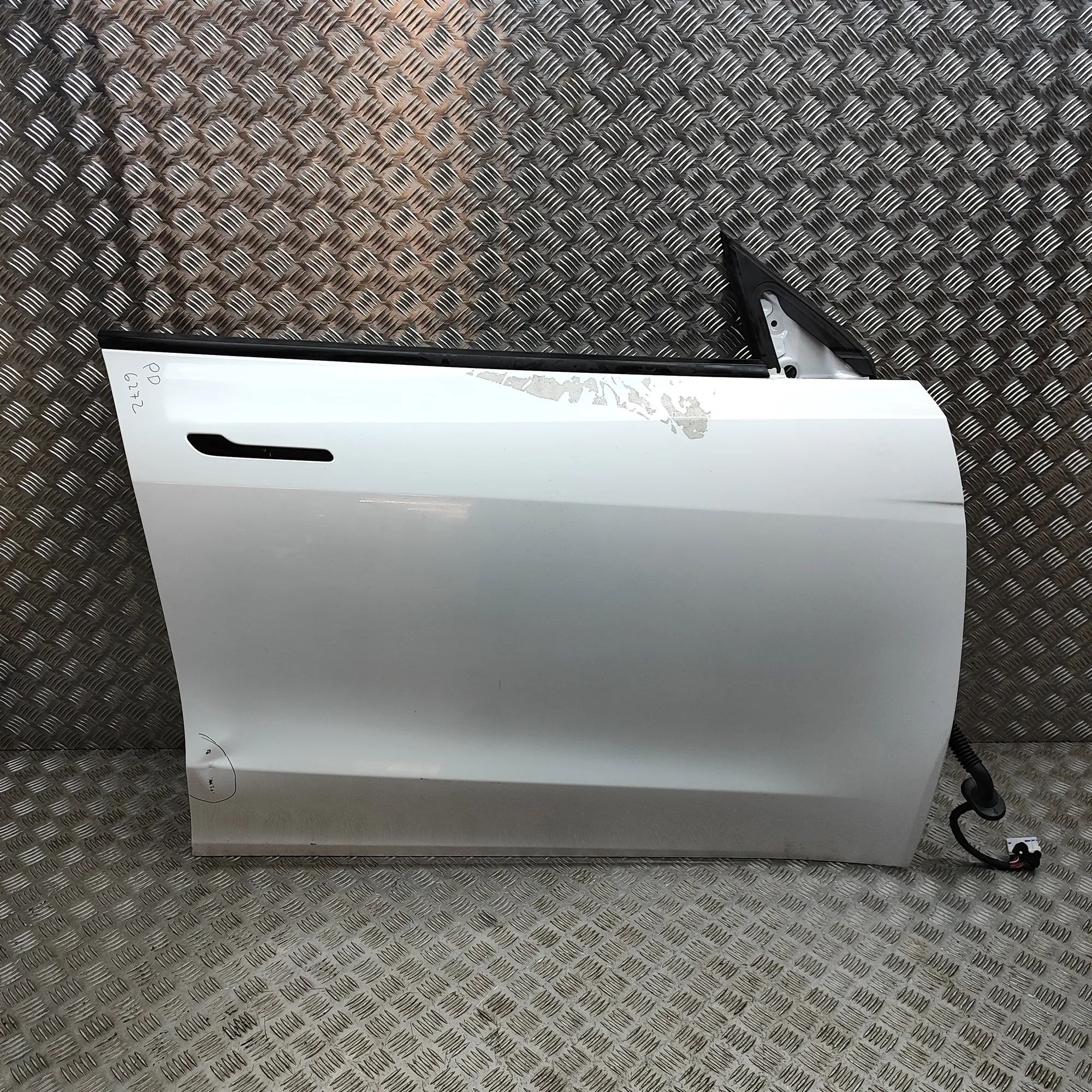 Tesla Model Y Front Right Door 1501462-EC-A Front Right Door TESLA MODEL Y (20...