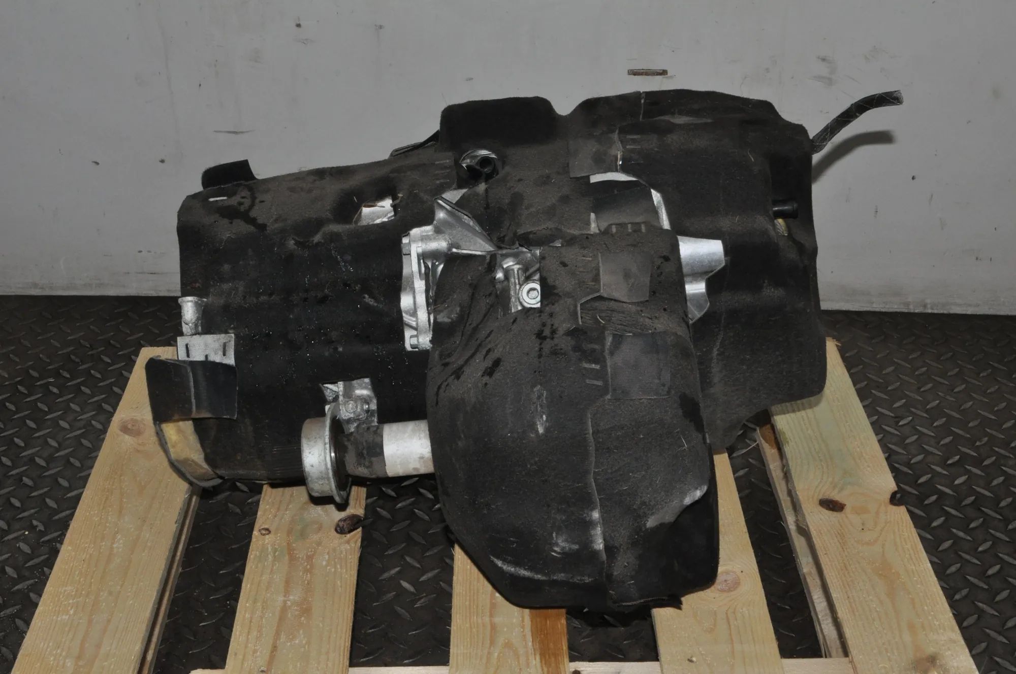 Tesla Model S Electric motor EV 1035000-00-J Electric motor EV TESLA MODEL S (2...