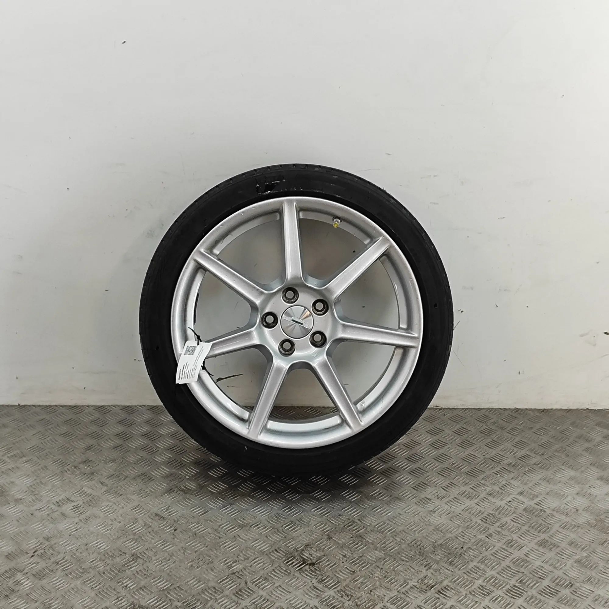 Alloy Wheel Brand/Model: ASTON MARTIN VANTAGE
Year: 2006
En...