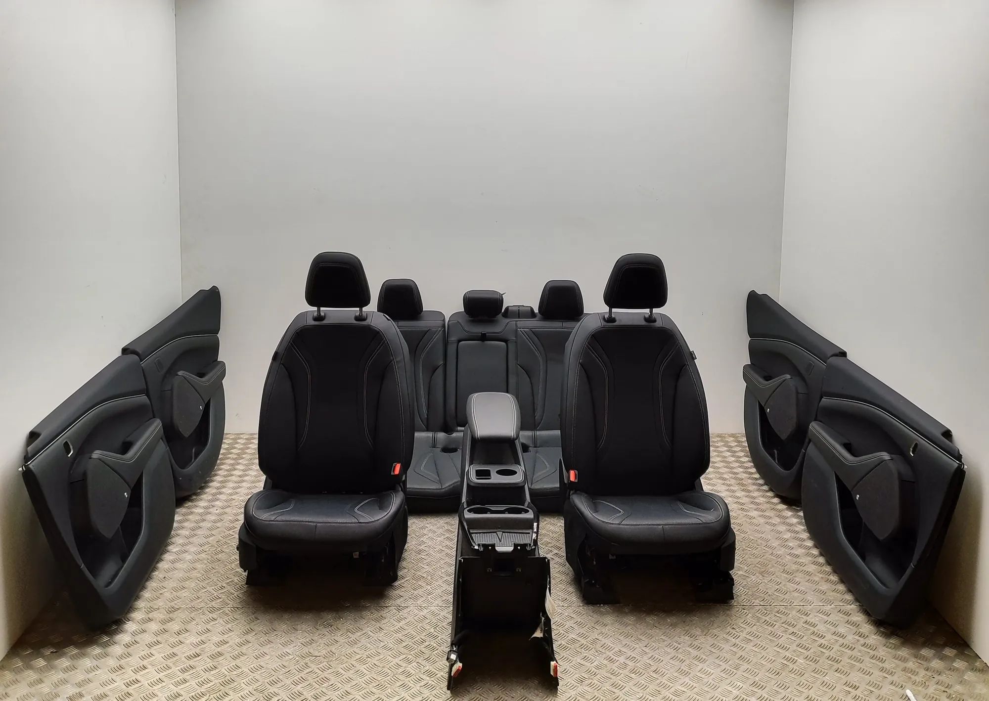 Interior Seats W/ Door Cards Kit Brand/Model: FORD USA MUSTANG
Year: 2022
Engine...