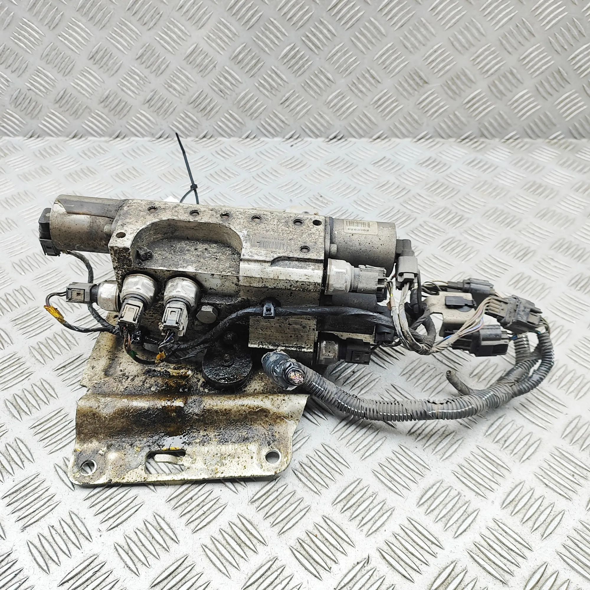 Land Rover Range Rover Sport (L494) Suspension Control Unit FPLA-5E487-AC Suspension Control Unit LAND ROVE...