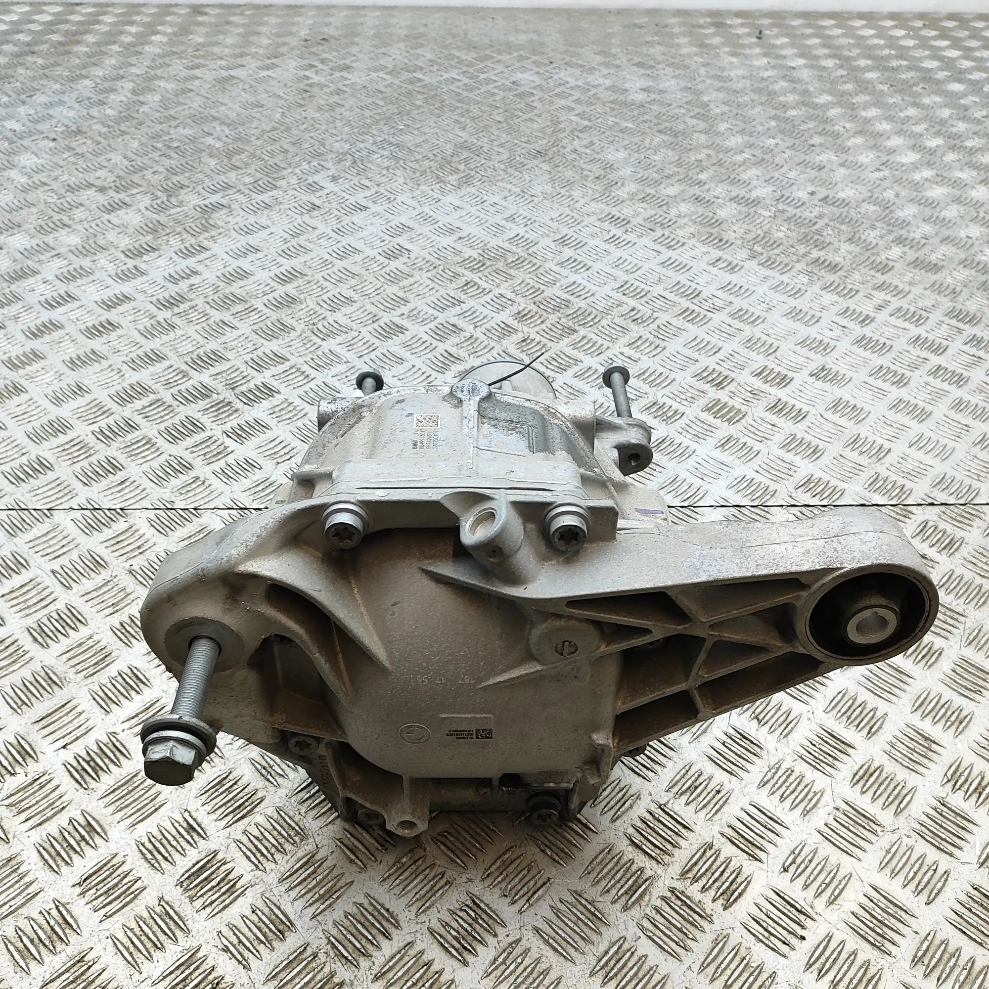 BMW X6 (G06) задний редуктор 8849913 Rear Differential BMW X6G06 (2019-...)
...