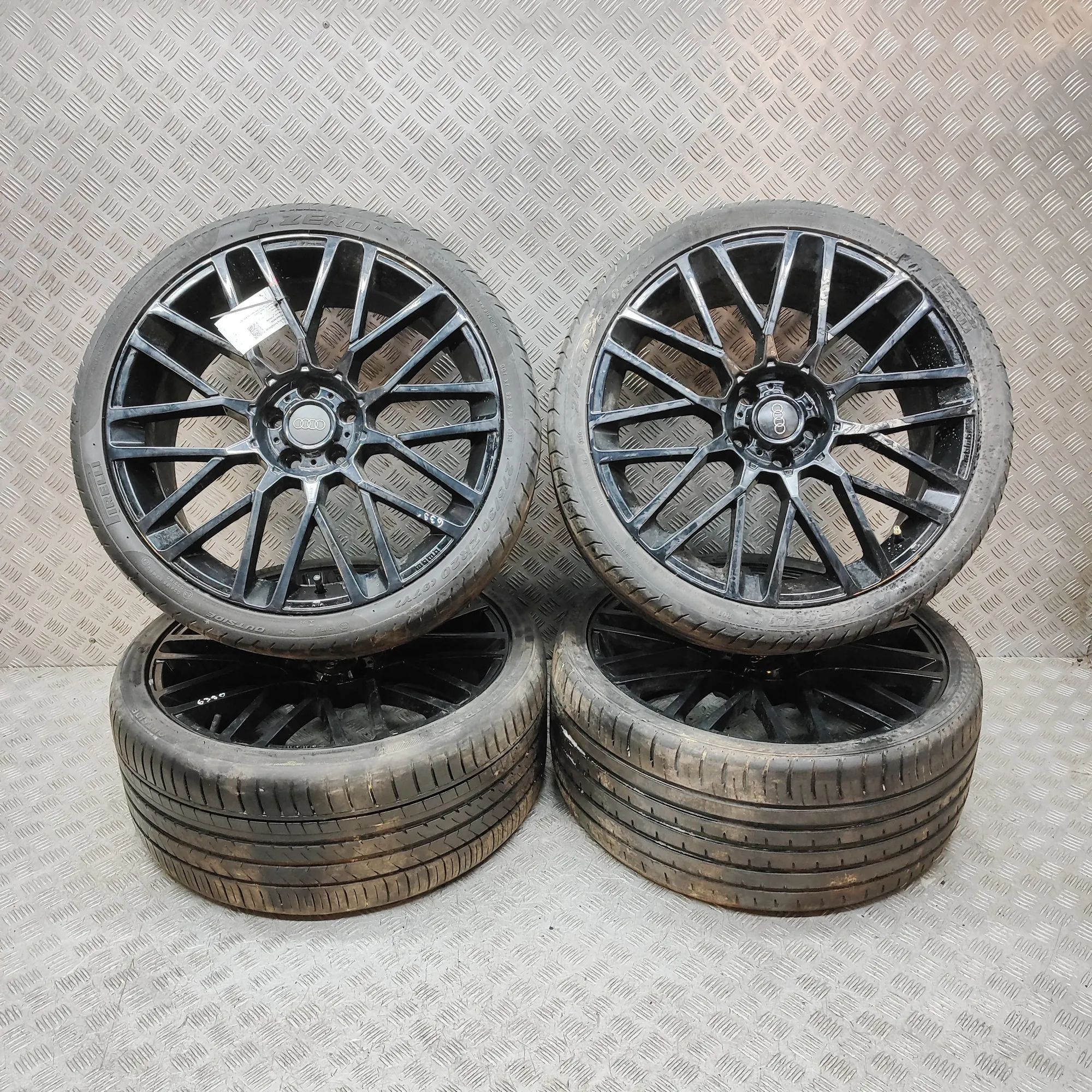 Audi A5 (B8) Alloy Wheel Set MOMO Alloy Wheel Set AUDI A5 (8T3) (2007-2016)
...