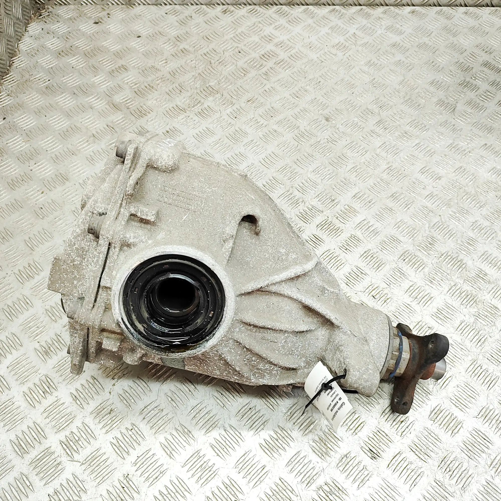 BMW 5 (G30 / G31) takatasauspyörästö 9846010 Rear Differential BMW 5 SERIES (G30) (2...