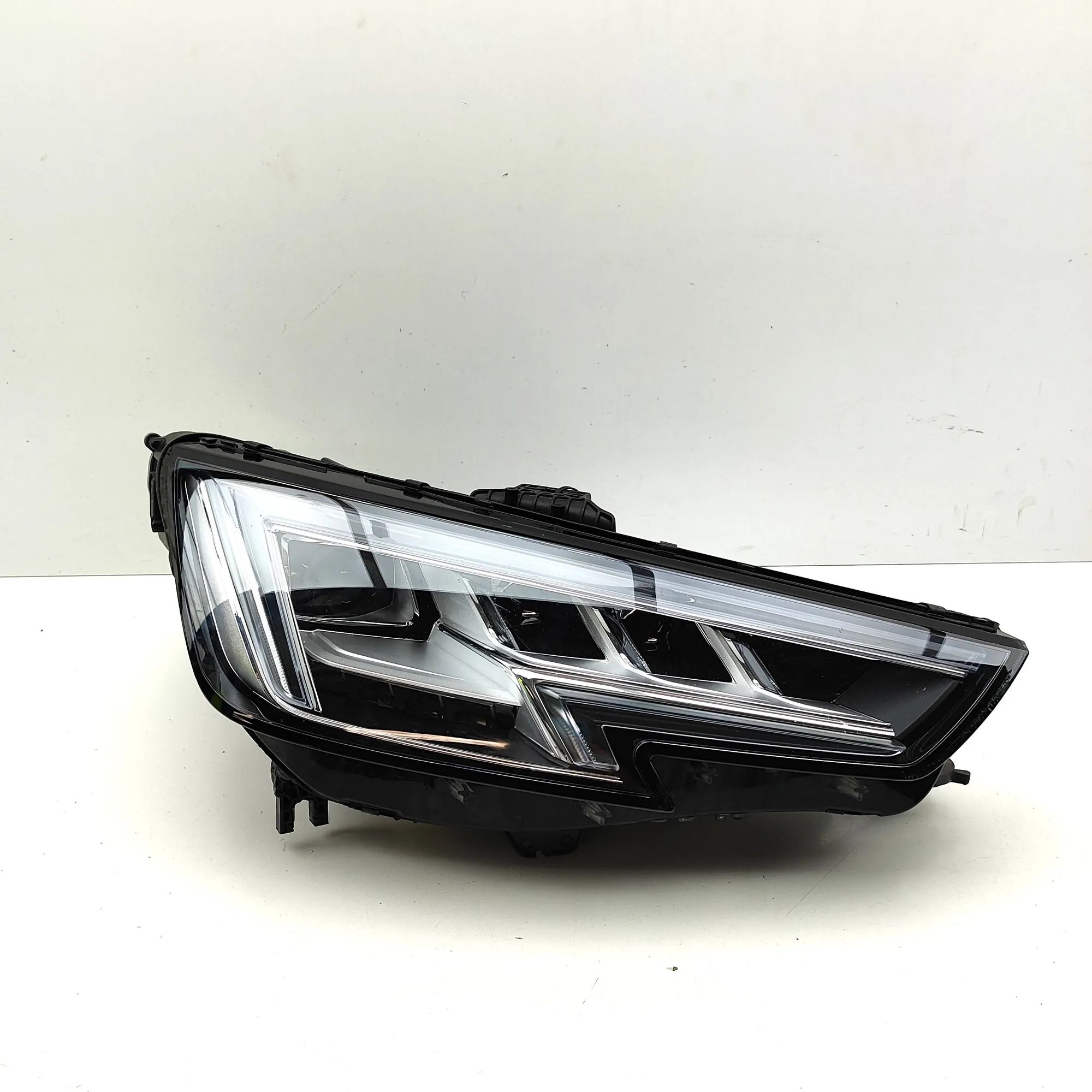 Audi A4 (B8) Front Right Headlight 030129623400, 8W0941036 Front Right Headlight A...