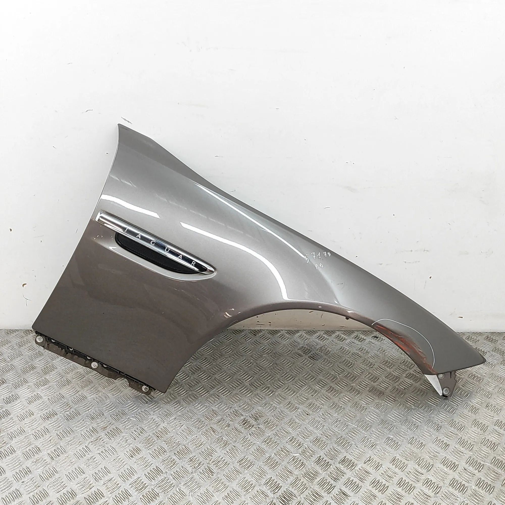 Jaguar XK Front Right Fender BW83-16005-AG Front Right Fender JAGUAR XK (Cou...